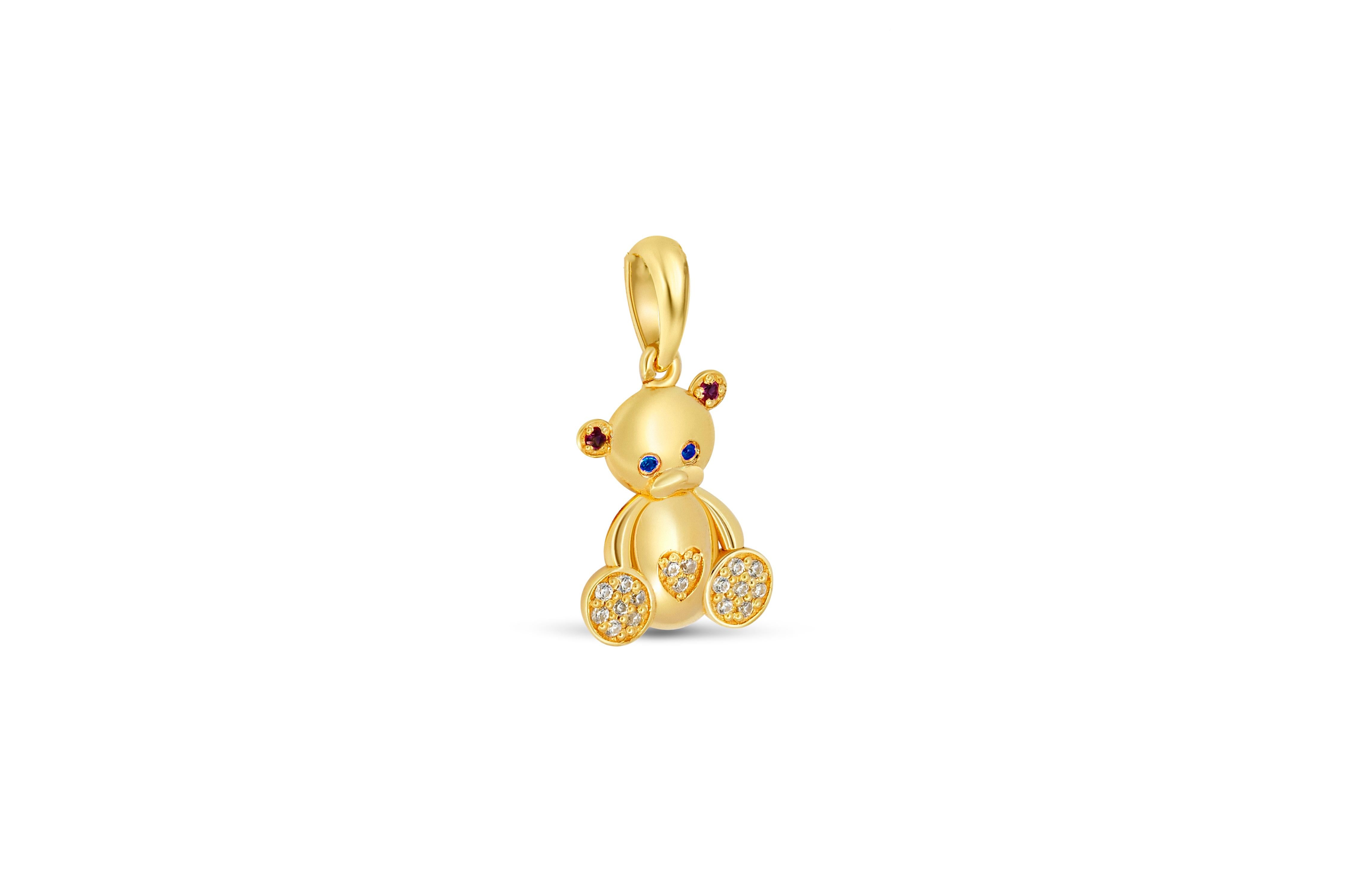 Round Cut Teddy bear pendant in 14k gold. For Sale
