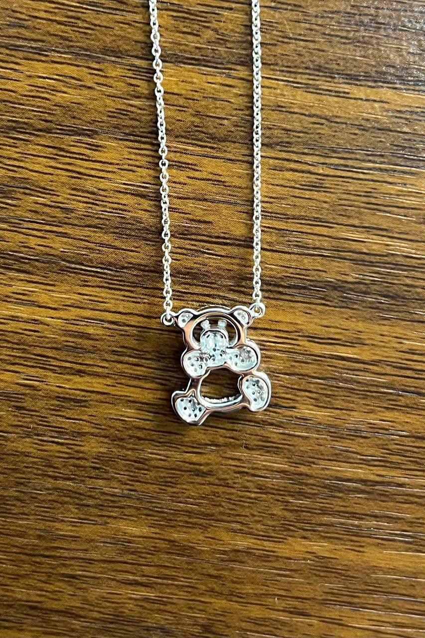 Chaîne collier pendentif en or blanc 18 carats à motif d'ours serti de diamants pavés en vente 1
