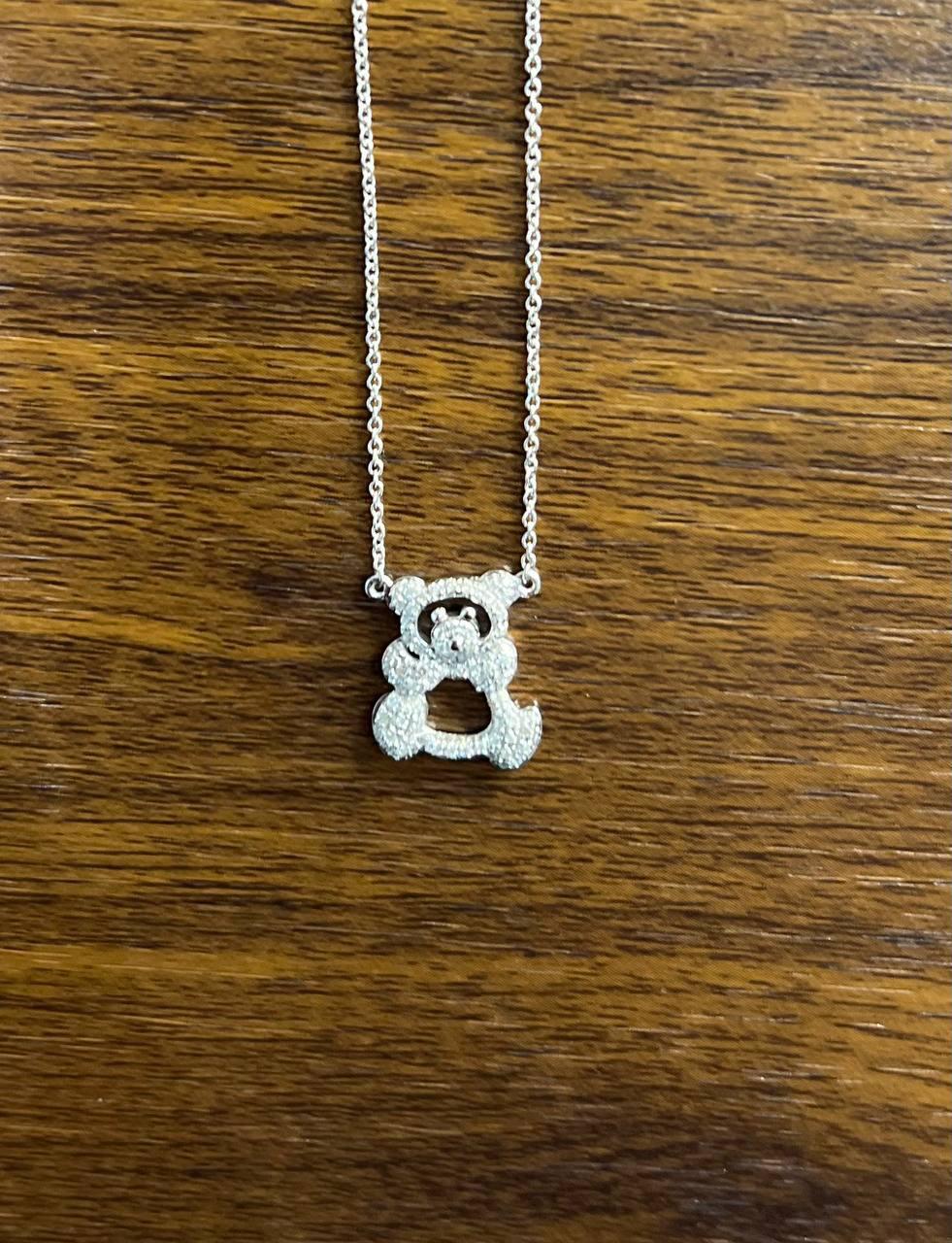 Chaîne collier pendentif en or blanc 18 carats à motif d'ours serti de diamants pavés en vente 2