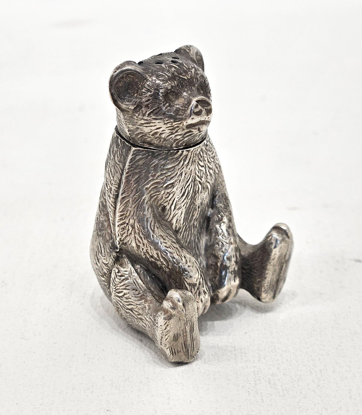 A highly collectable Edwardian silver novelty pepperette in the form of a seated teddy bear with full English silver hallmarks on base and on head for Birmingham 1909 by Henry Williamson Ltd. 

It is very nicely cast with its original pull-off