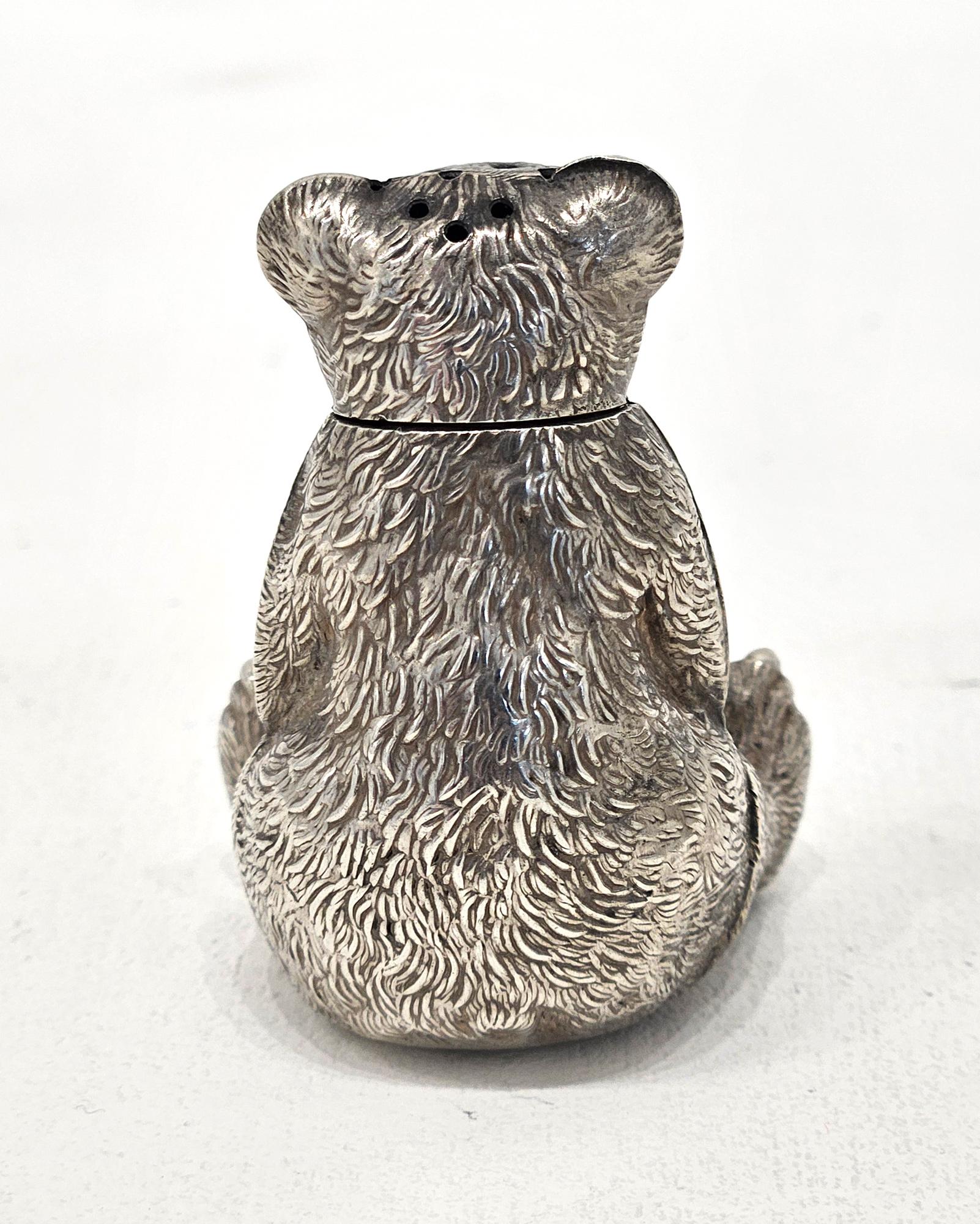 Teddy Bear Silver Pepperette by Henry Williamson, Birmingham, 1909 In Good Condition For Sale In London, GB