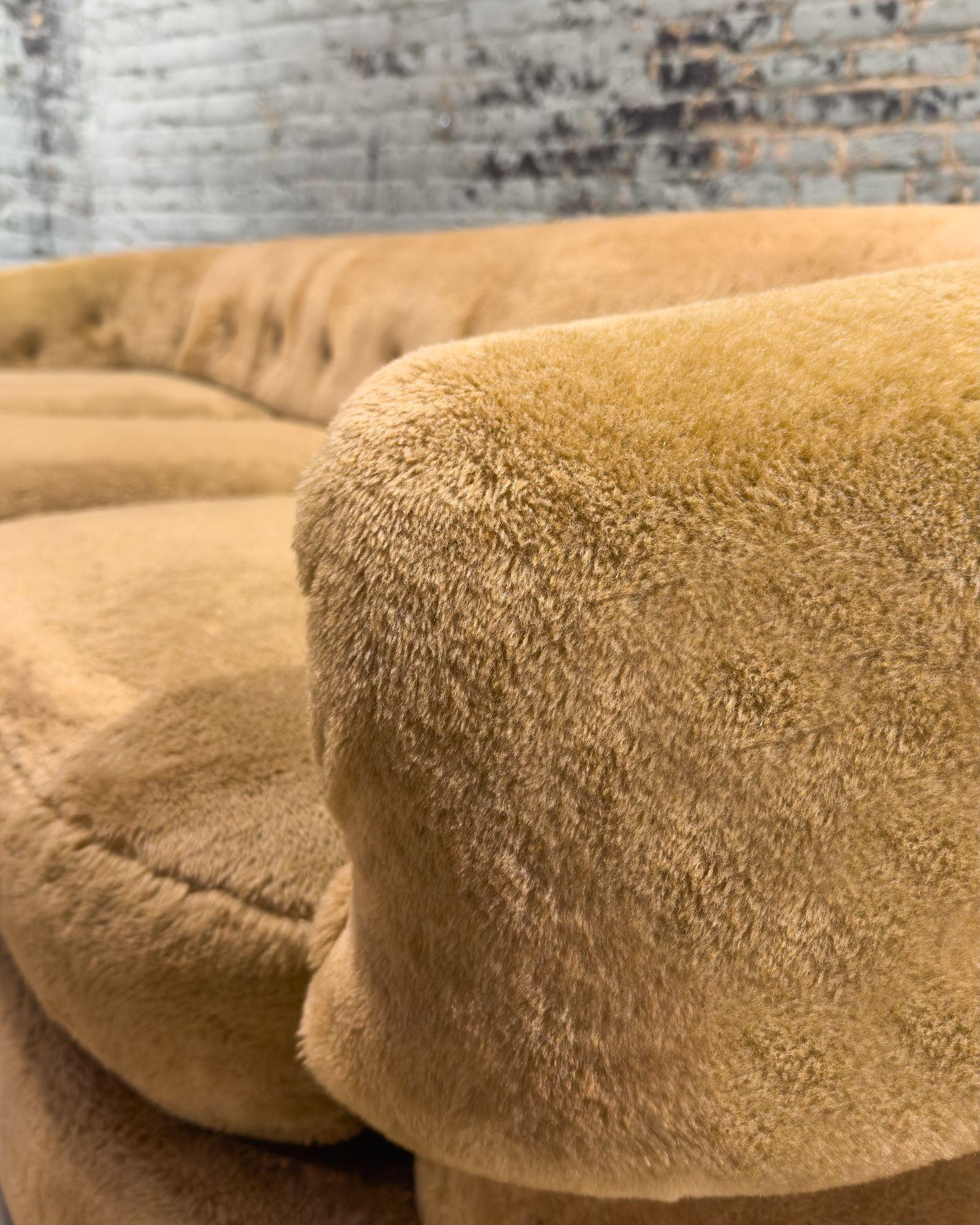 Teddy Bear Sofa, 1970 In Good Condition For Sale In Chicago, IL