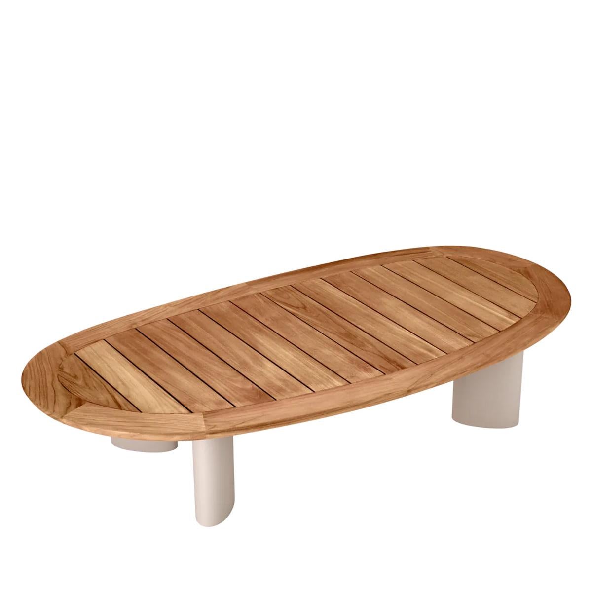 Coffee Table Teeko Outdoor with top in solid teak in natural finish
and with feet in aluminium in powder coated matte sand color finish.