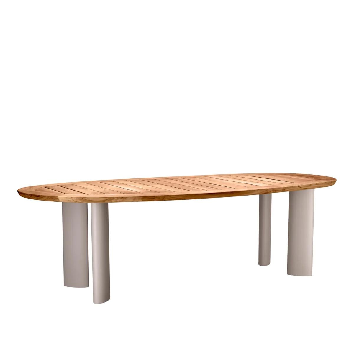 Dining Table Teeko Outdoor with top in solid teak in natural finish
and with feet in aluminium in powder coated matte sand color finish.