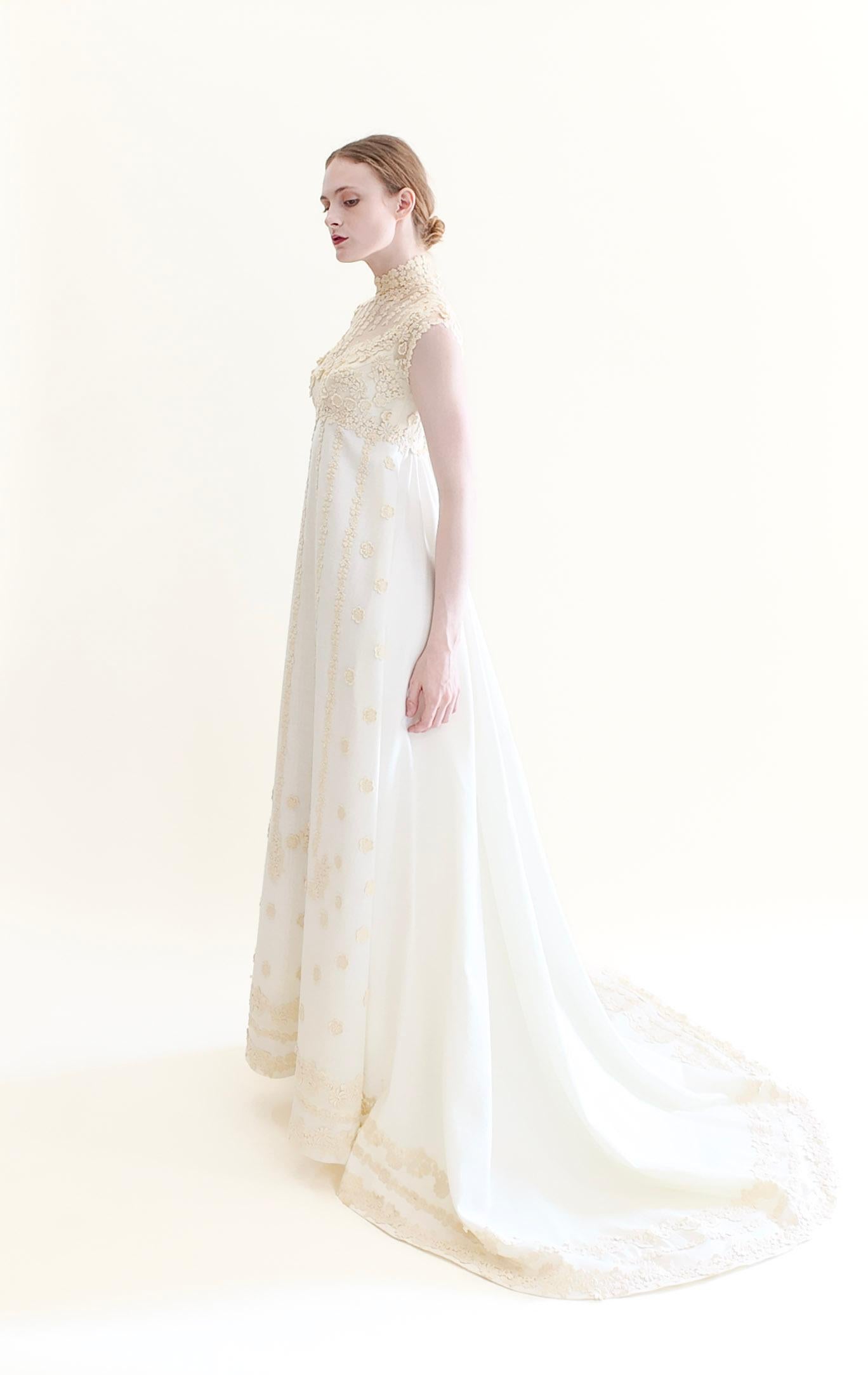 Teeny by Priscilla of Boston 1970's Cotton and Lace Wedding Gown In Good Condition For Sale In Los Angeles, CA