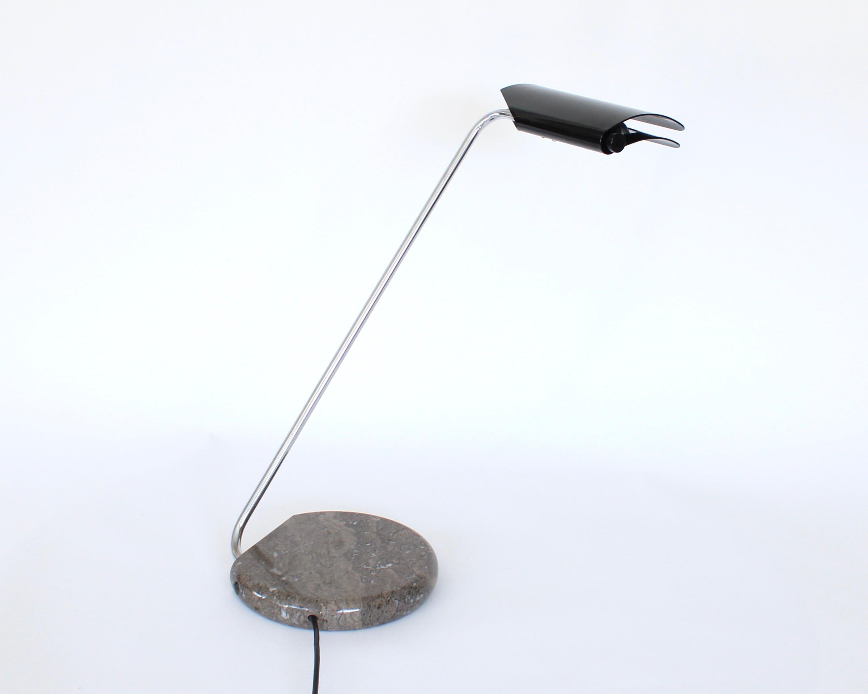 italien Lampe de table Tegola de Bruno Gecchelin pour Skipper and Pollux en vente