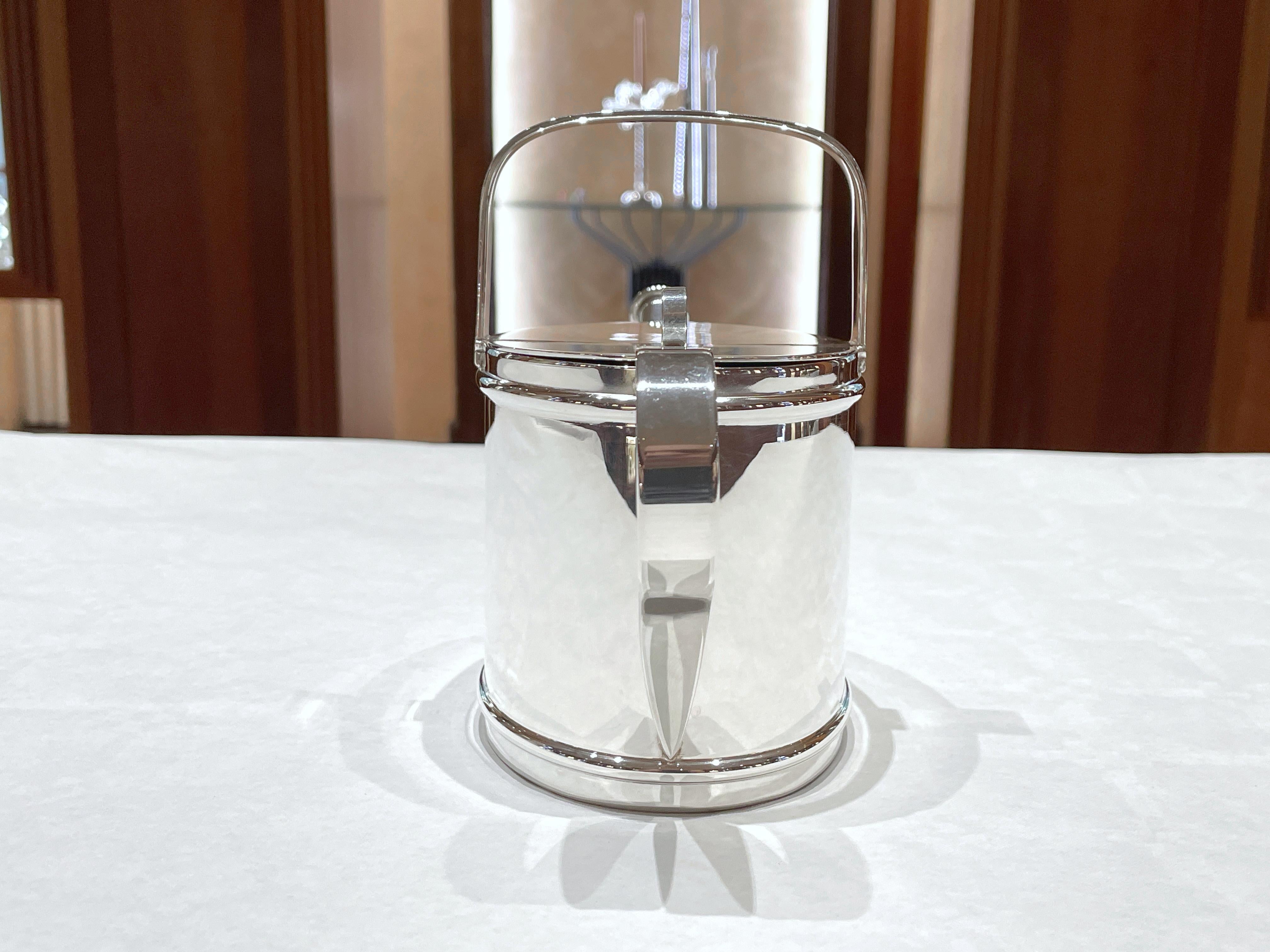 Silver watering can teapot In New Condition In Perugia, IT