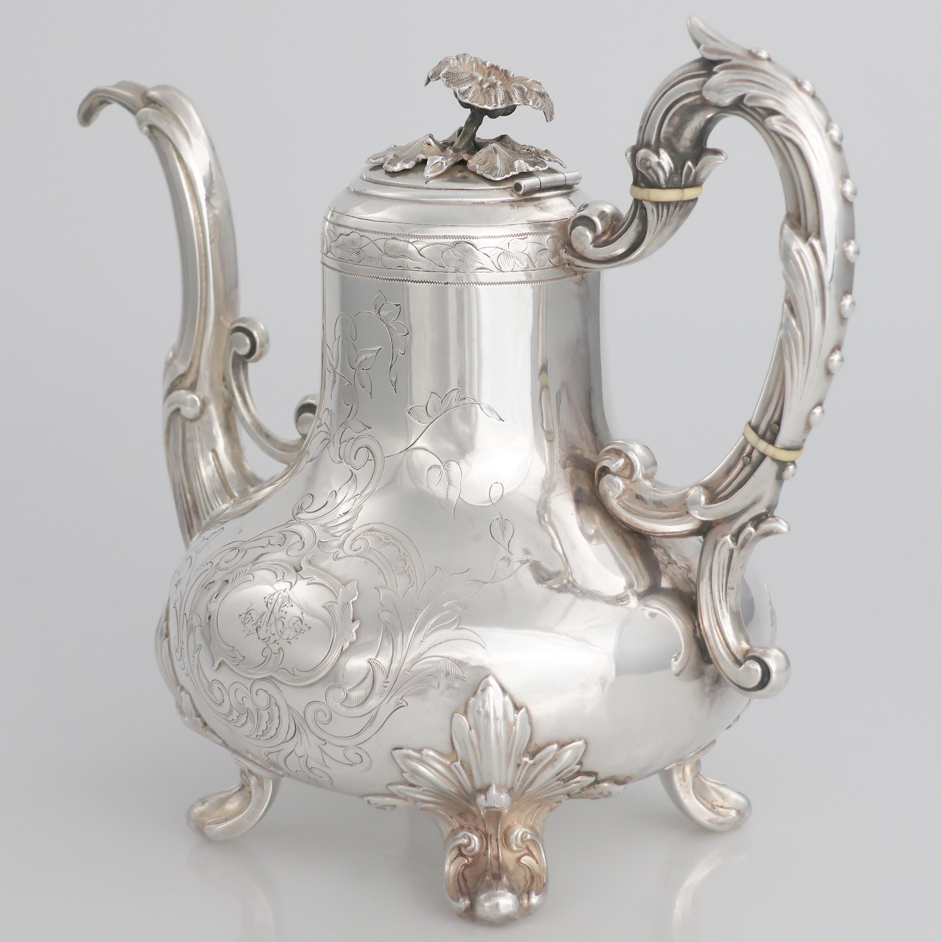 Napoleon III Teiera in argento Francia, Martial Fray, Parigi, metà XIX secolo