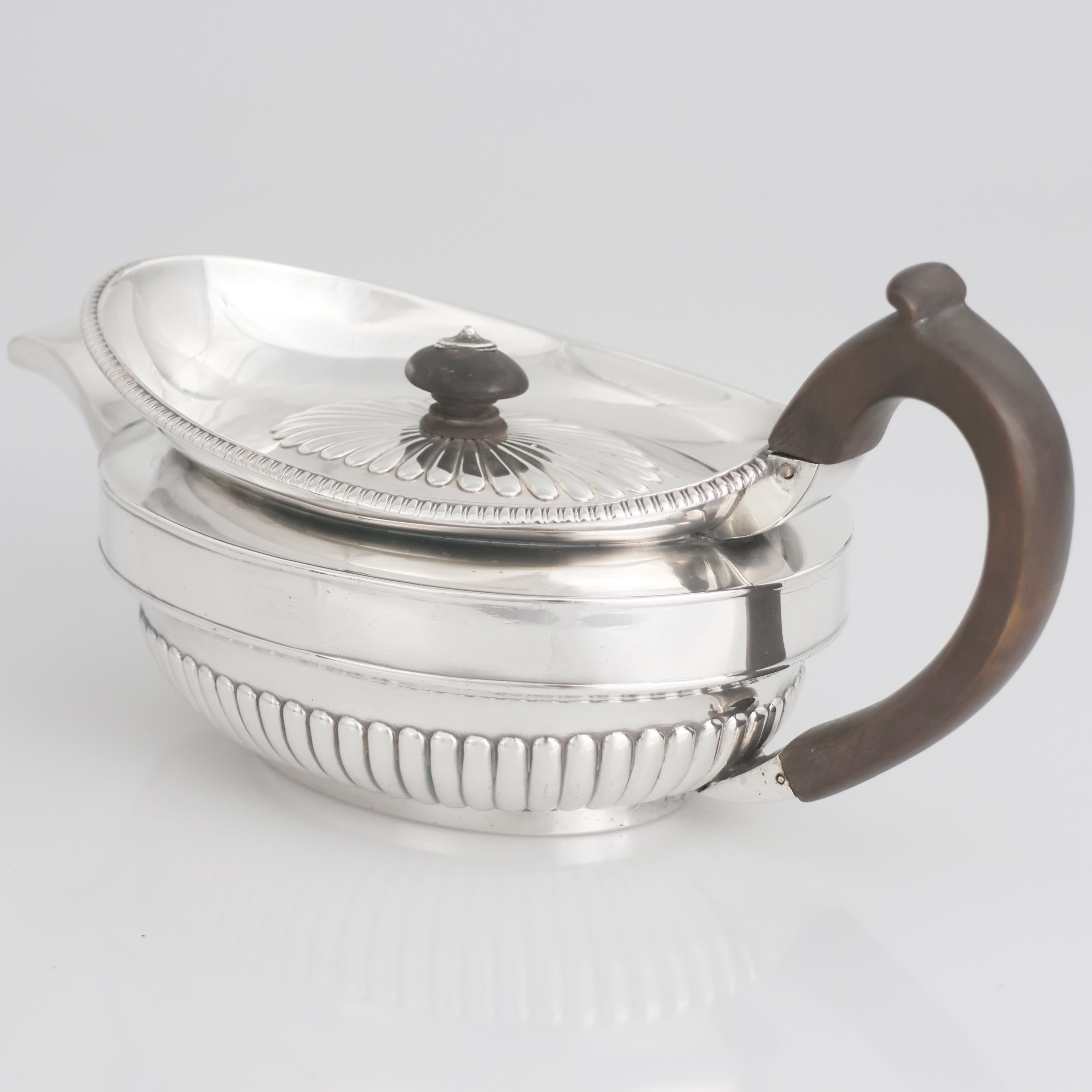 Teiera in argento sterling Giorgio III, Paul Storr, Londra, 1810 In condizioni buone in vendita a Brescia, IT