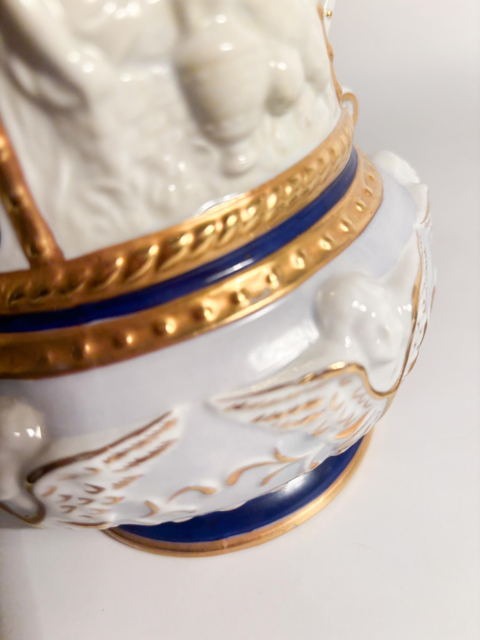 Théière en porcelaine de Capodimonte, bronze et or Fin des années 1800 en vente 9