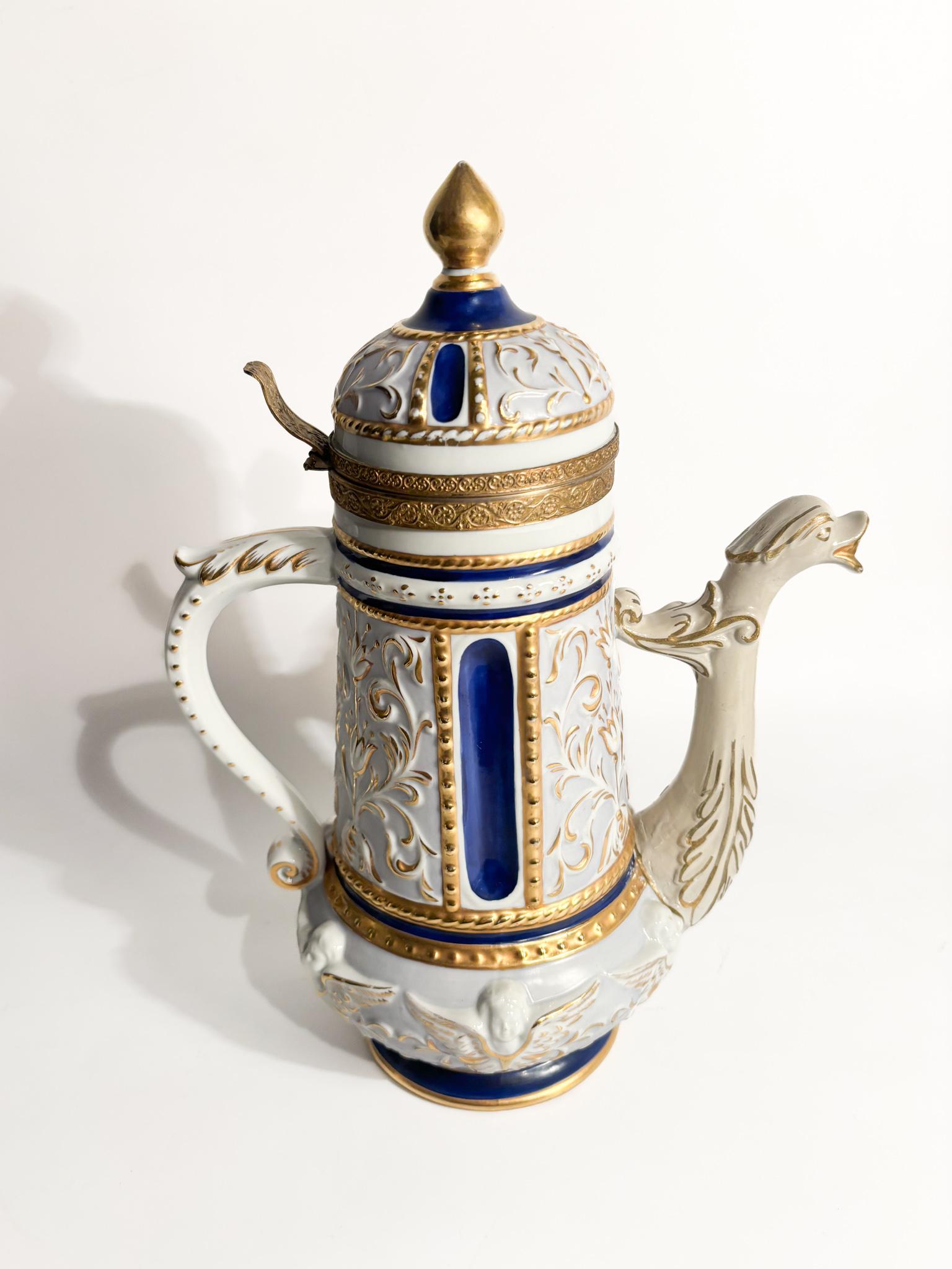 Empire Théière en porcelaine de Capodimonte, bronze et or Fin des années 1800 en vente