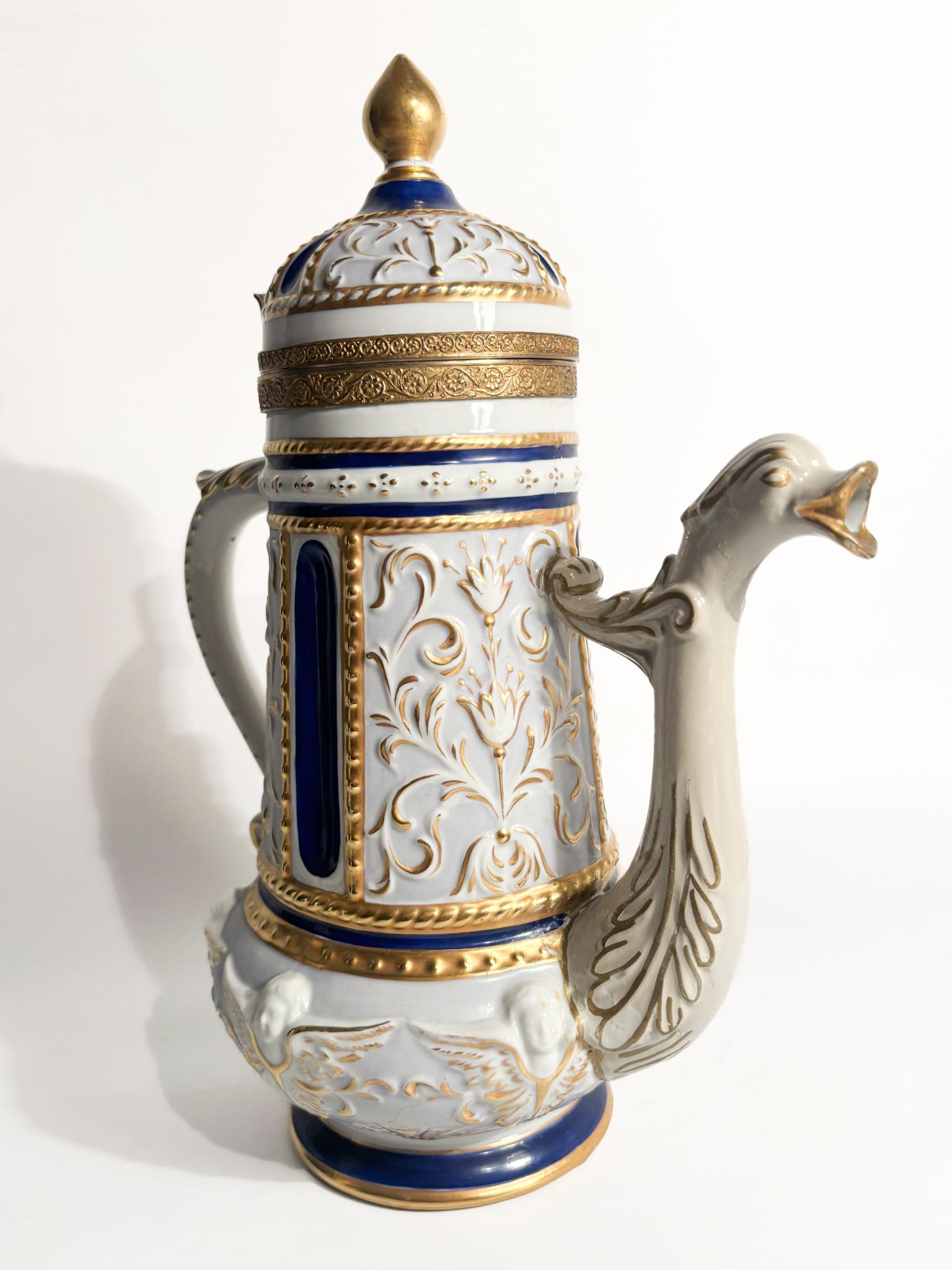 Théière en porcelaine de Capodimonte, bronze et or Fin des années 1800 en vente 2