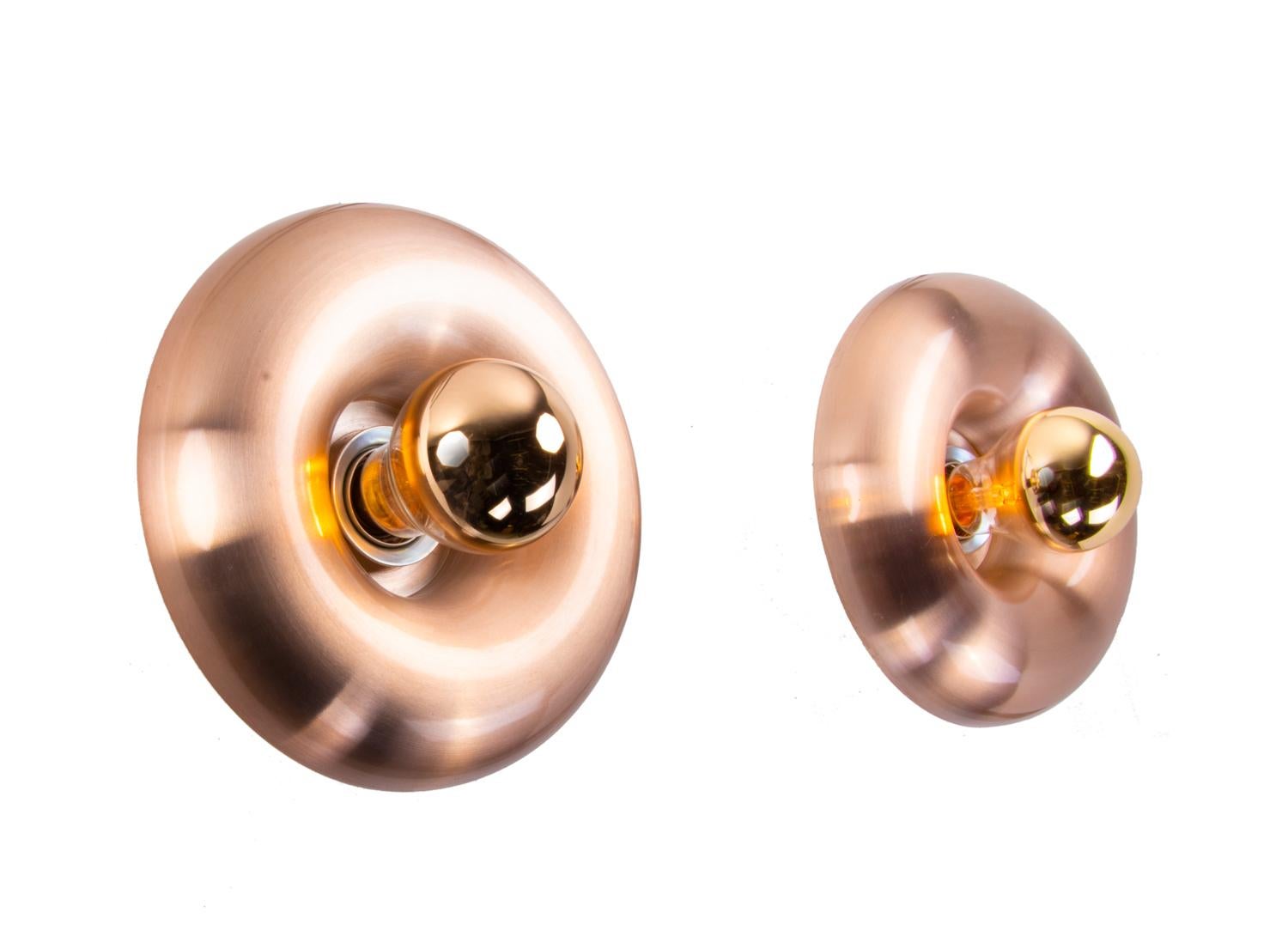 Elegant pair fo Rosegold Space Age wall sconces or ceiling spot lights manufactured by Teka, Germany in the 1960-1970s. A real eye-catcher even unlit. 

Teka Model No 7819 received two iF Design Awards, in 1964 and 1966. 

Manufacturer: Teka,
