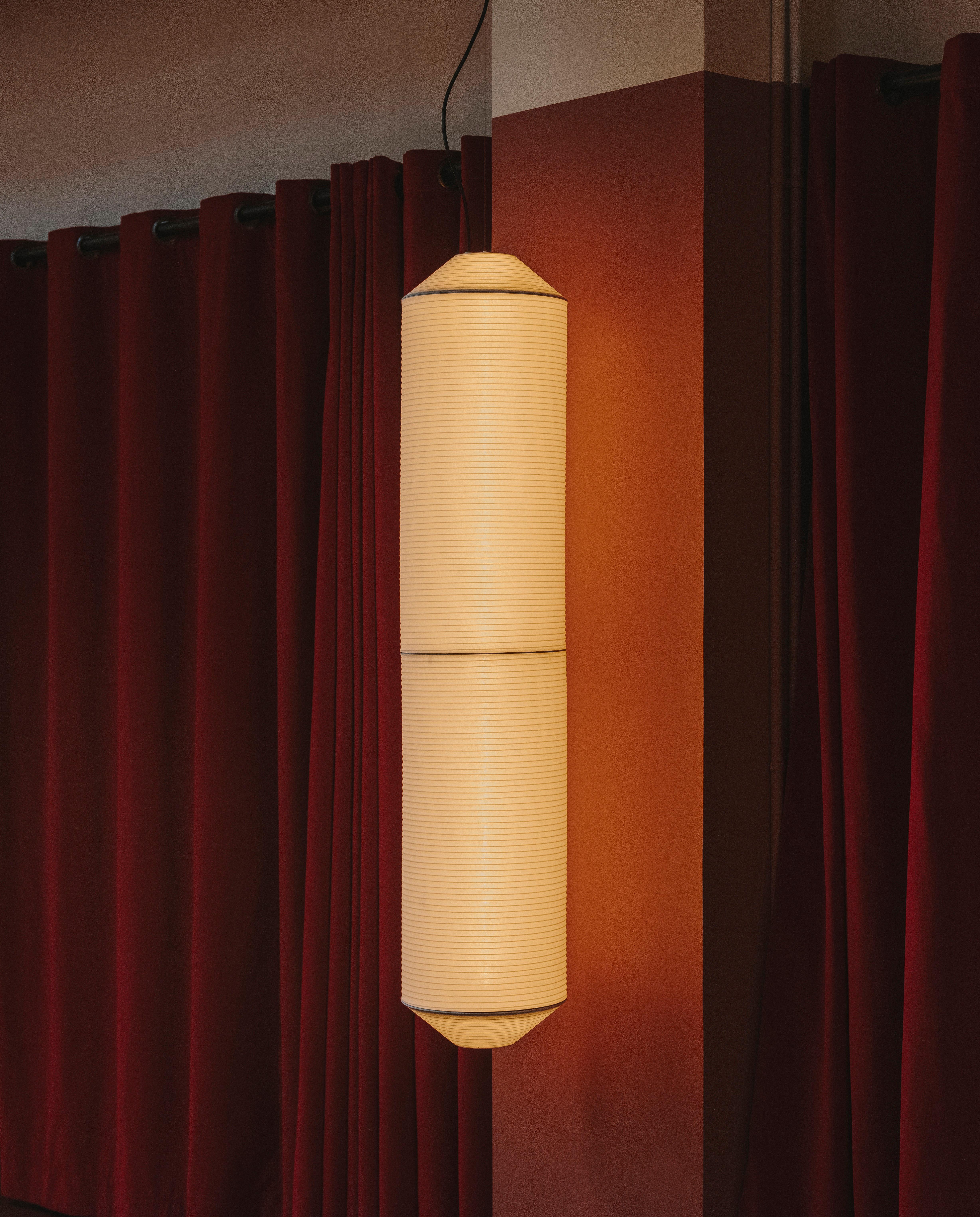 Moderne Tekiò Vertical P2 Lampe pendante par Anthony Dickens en vente