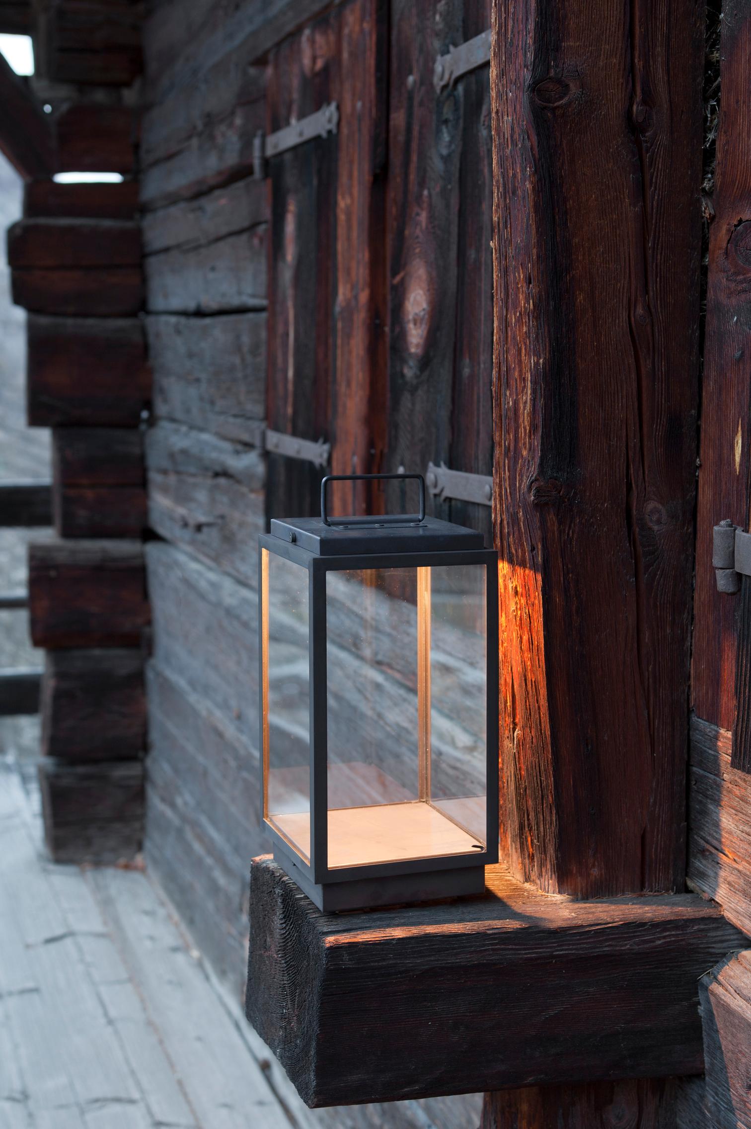 Tekna Blakes Table Lamp in Bronze with Orange Rust Lacquer In New Condition For Sale In New York, NY