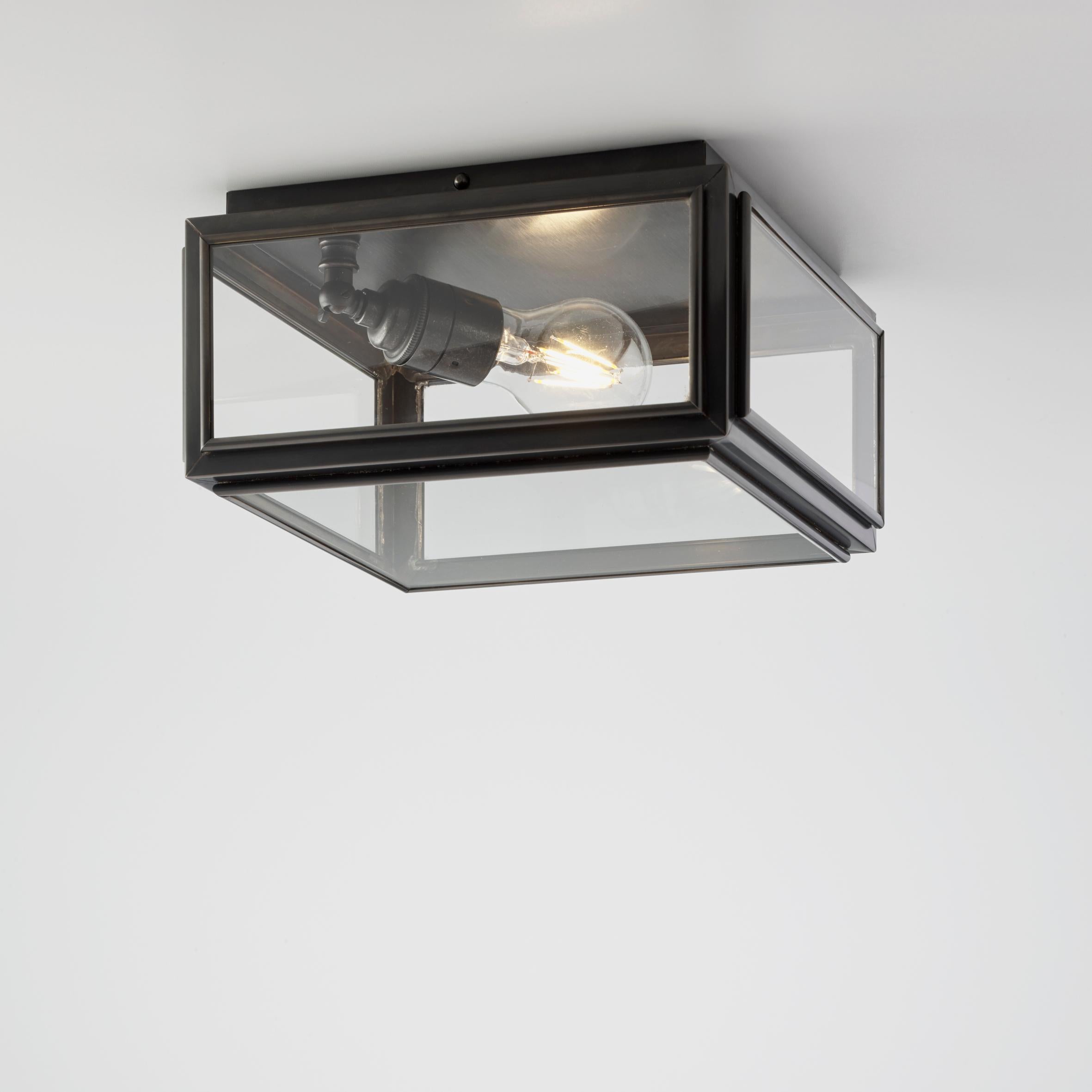 Ceiling light in brass with outside fitted clear or frosted glass and spring closure. For indoor use only (IP40).

Lamp LED E27 230V 4W 2700K Retro A60. Main power 230V 50Hz.