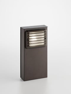 Tekna Landpost-Leuchte aus Kupfer mit „Steplight“-Leuchte aus dunkler Bronze