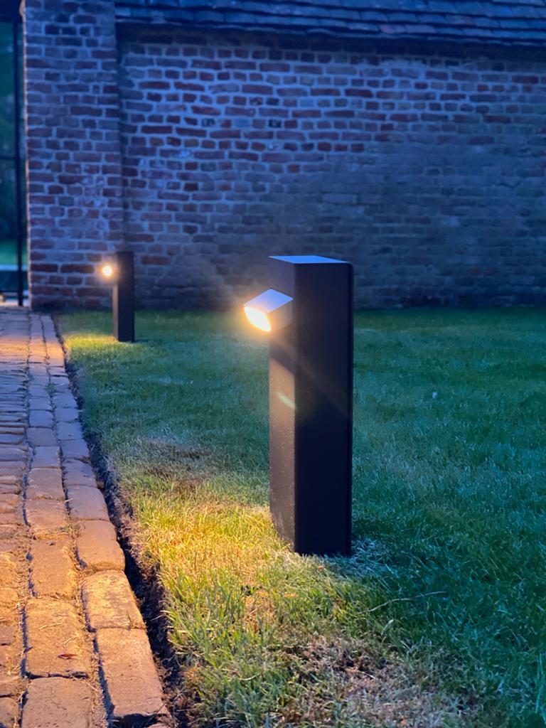 Moderne Tekna Creed Post Path Light avec finition en cuivre en vente