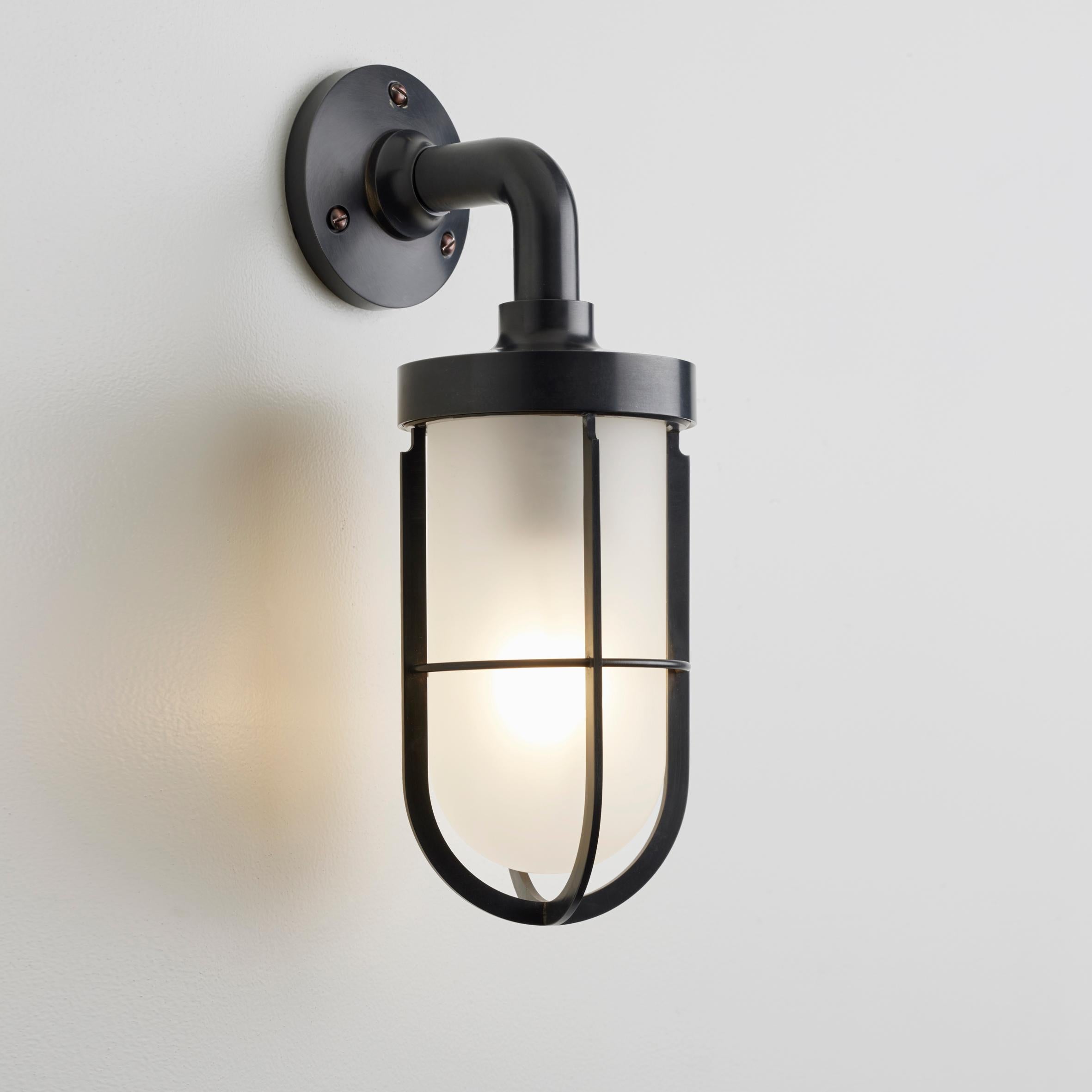 Moderno Applique Tekna Docklight con finitura in ottone lucido e vetro trasparente in vendita