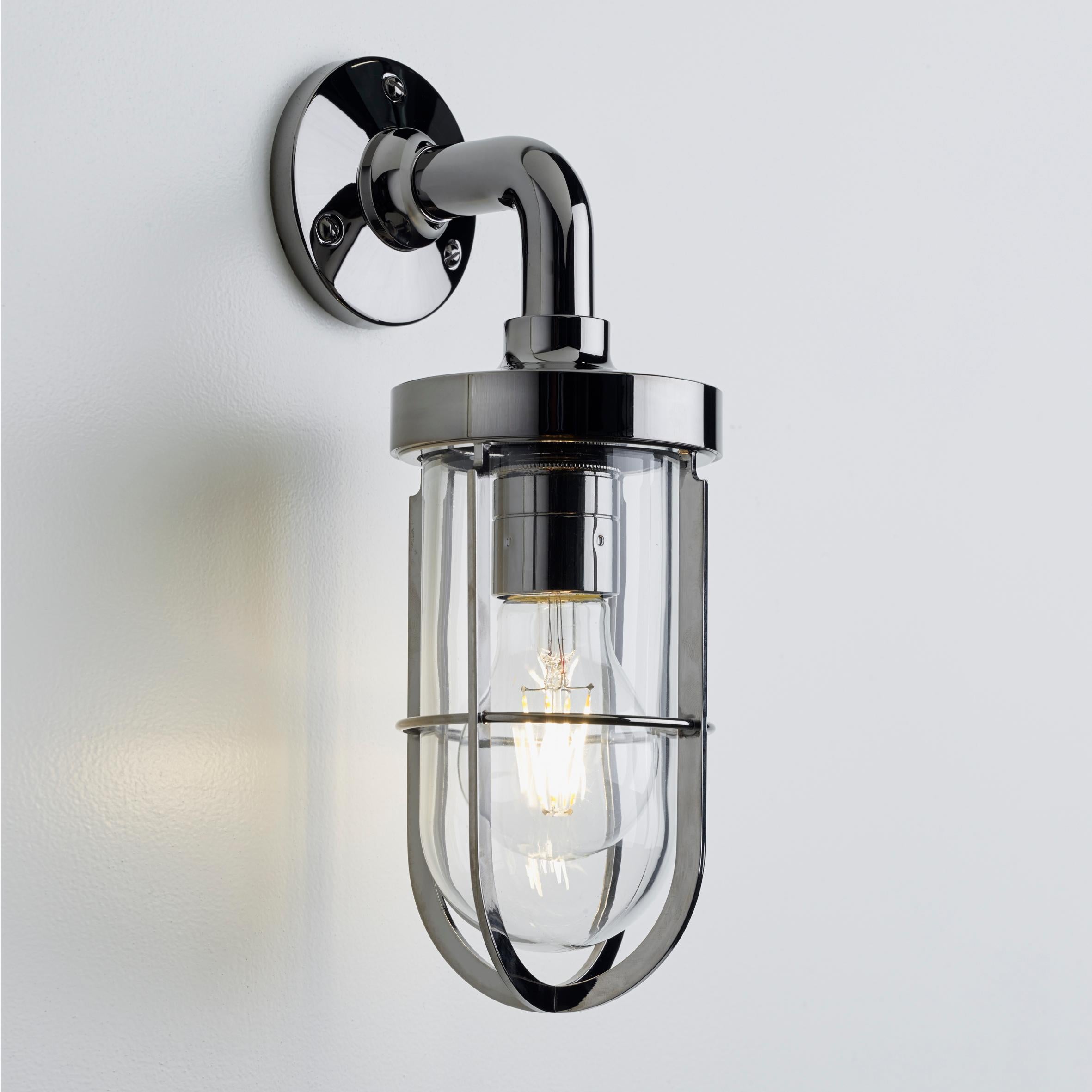 Moderno Applique Tekna Docklight con finitura in cromo lucido e vetro satinato color ottone in vendita