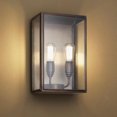 Tekna Essex City-C Wandleuchte mit dunkelbronzefarbenem Finish und klarem Glas