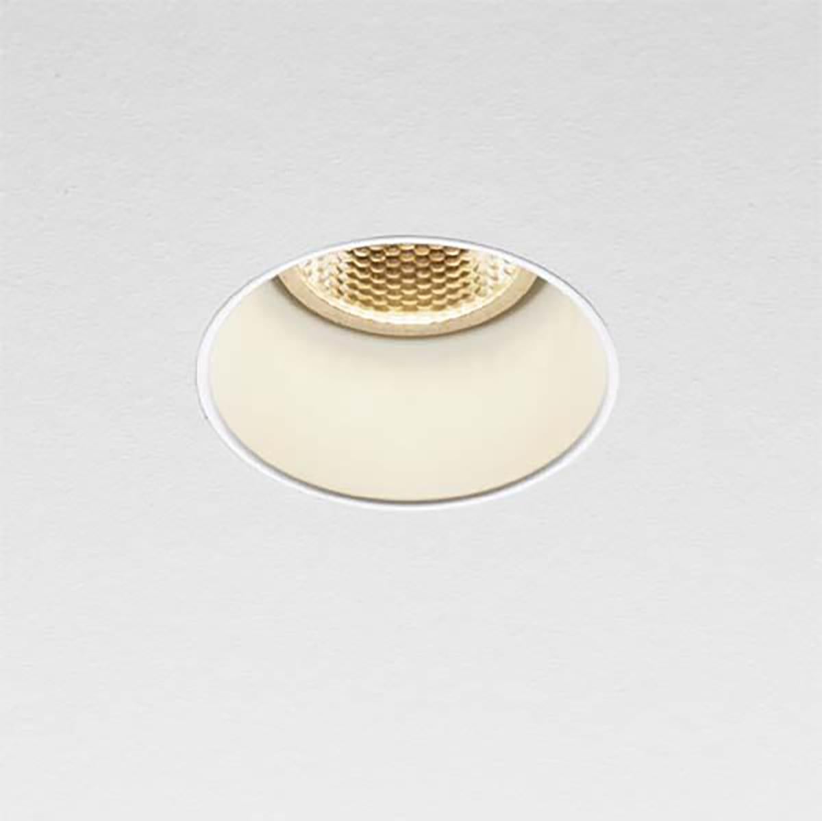 Luminaire encastré sans garniture, pour faux-plafonds et plafonds en béton.
Dimensions : découpe 83mm (81mm pour plafond en béton) - diamètre extérieur 80mm - hauteur d'encastrement 150mm.
Pour connecter un pilote LED externe à distance (non