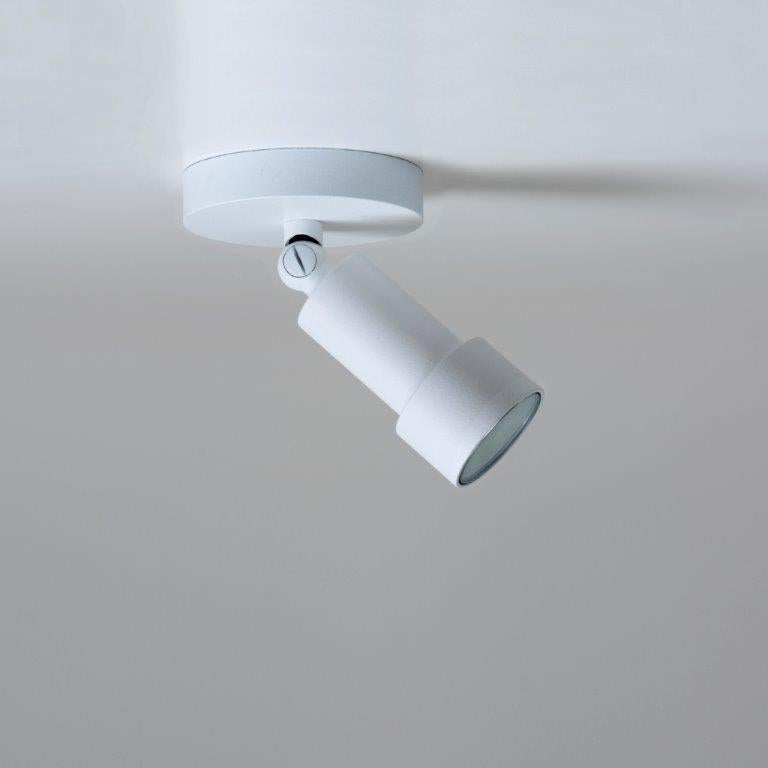 Projecteur orientable pour montage en saillie. Plaque de plafond avec optique Spot, réglable axialement de 0° à 60° -
Directional de 0° à 350°. Maximum : plaque de plafond Ø 75mm - hauteur plaque de plafond 15mm - hauteur maximale
97mm. Pour