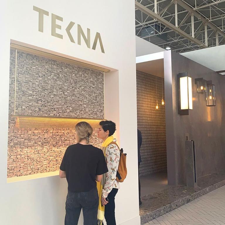 Moderno Lampada a sospensione Tekna Hurton con finitura in bronzo scuro in vendita