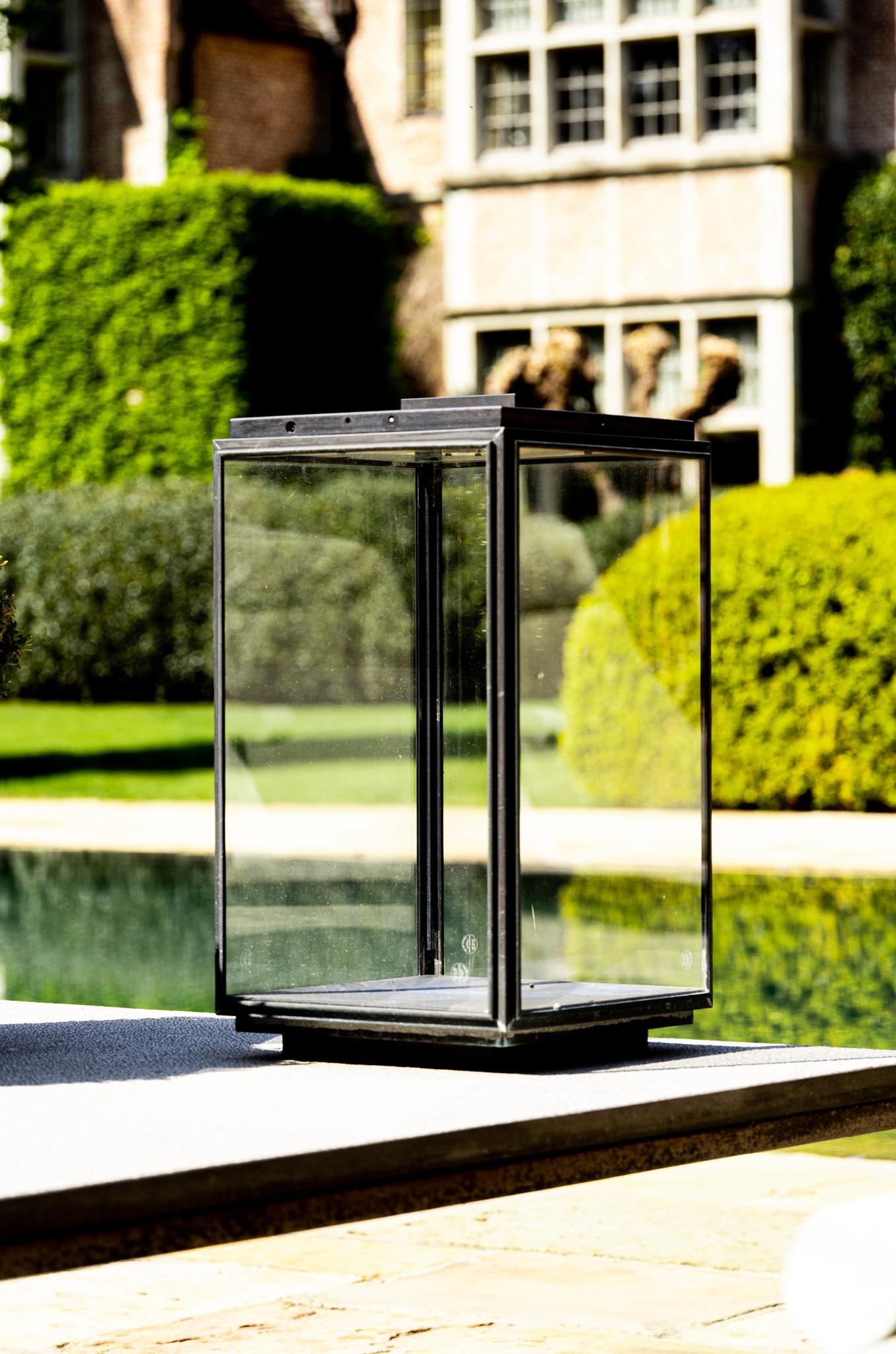Bronze Lampadaire Tekna Ilford à alimentation électrique avec finition en bronze et verre transparent en vente