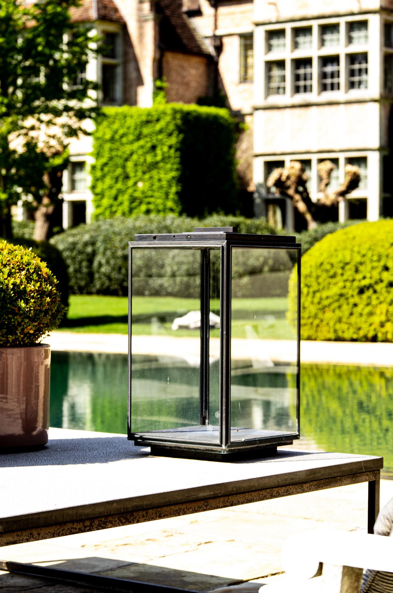Tekna Ilford Große, tragbare Stehlampe mit Bronze-Finish und klarem Glas im Angebot 1