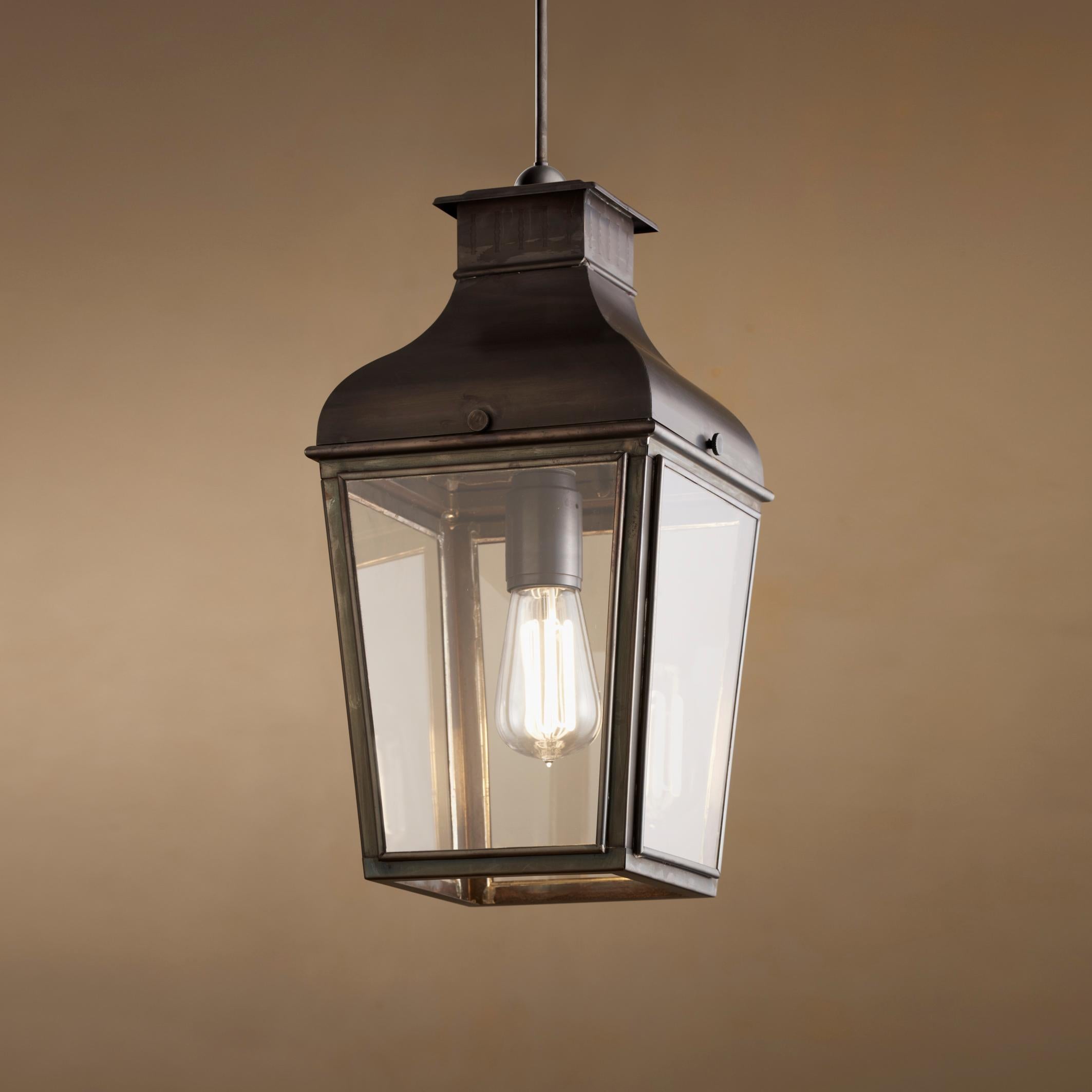Hanging light with pagoda structure in dark bronze with outside fitted clear glass. For indoor and outdoor use (IP43).

Caret squirrel cage lamp 230V E27 7,7W 2300K. Main power 230V 50Hz.