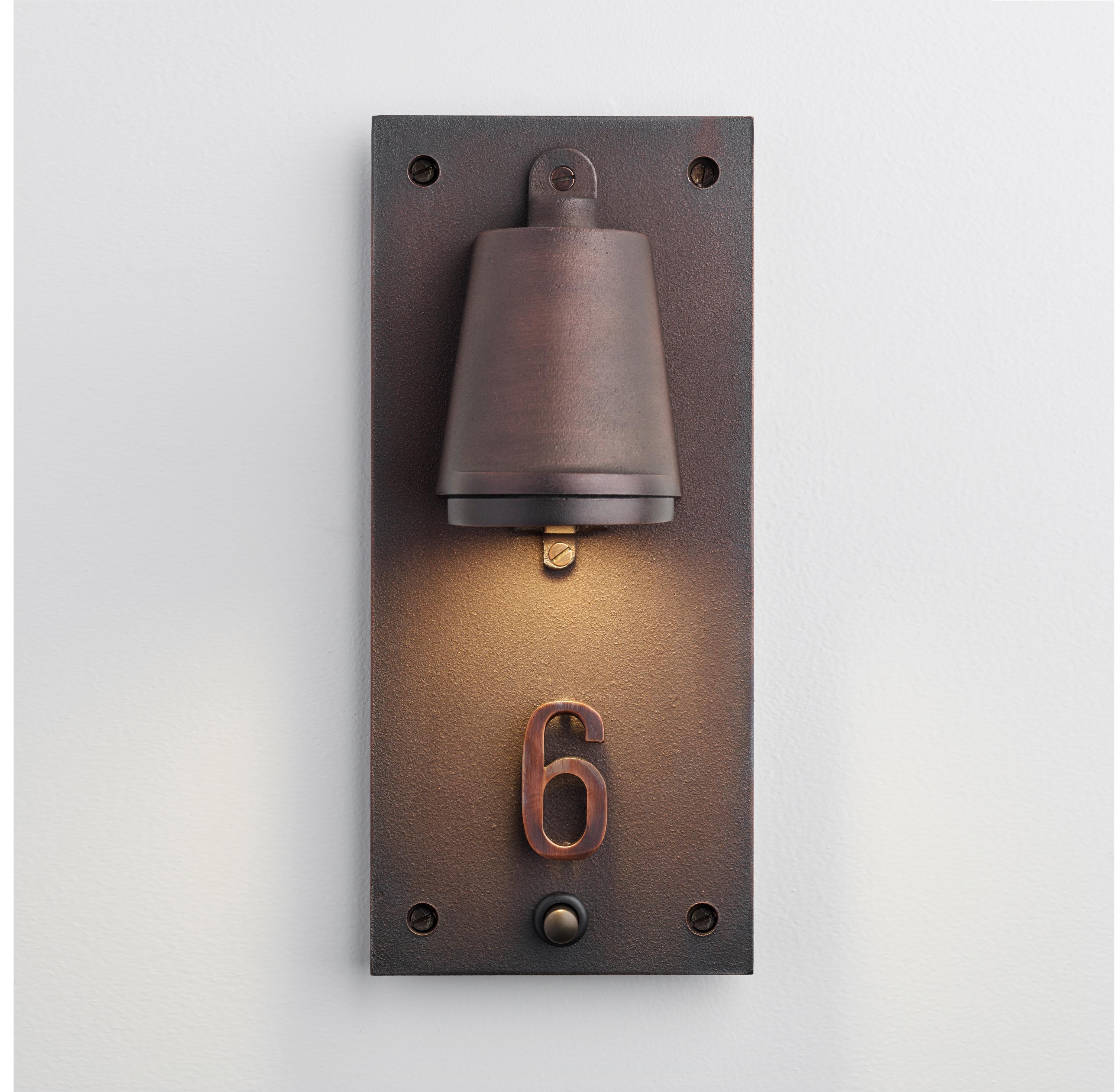 Tekna Spreaderlight 230V LED Rough Dark Bronze Wall Light with House Number In New Condition For Sale In New York, NY
