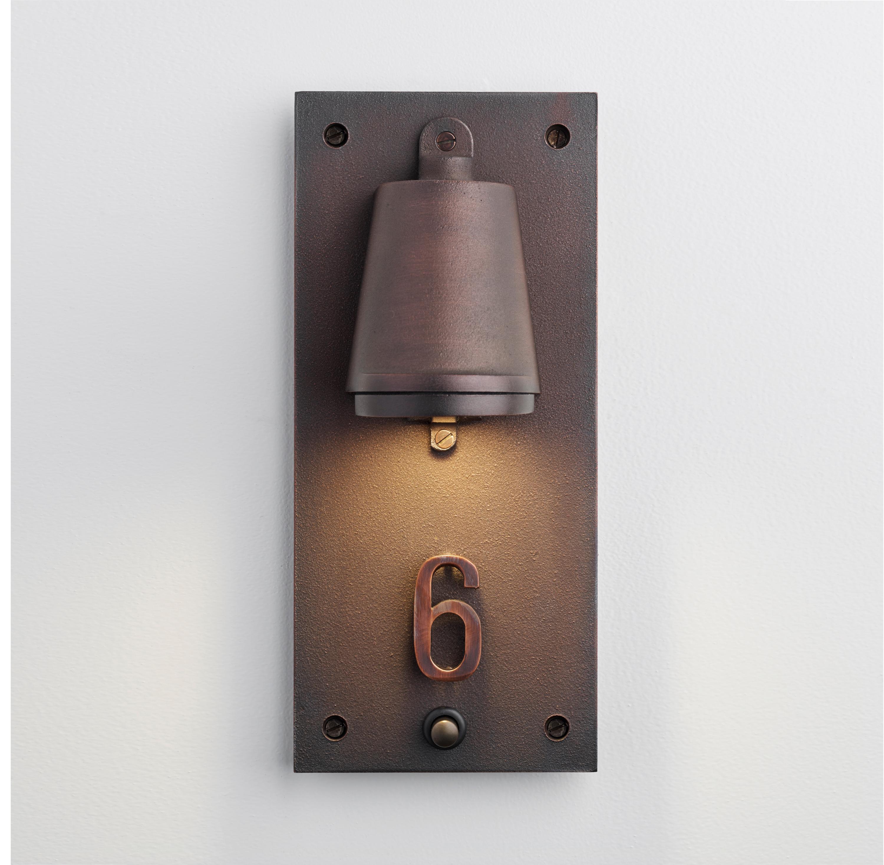 Tekna Spreaderlight 230V LED grezzo in bronzo scuro a parete con numero civico in vendita 1