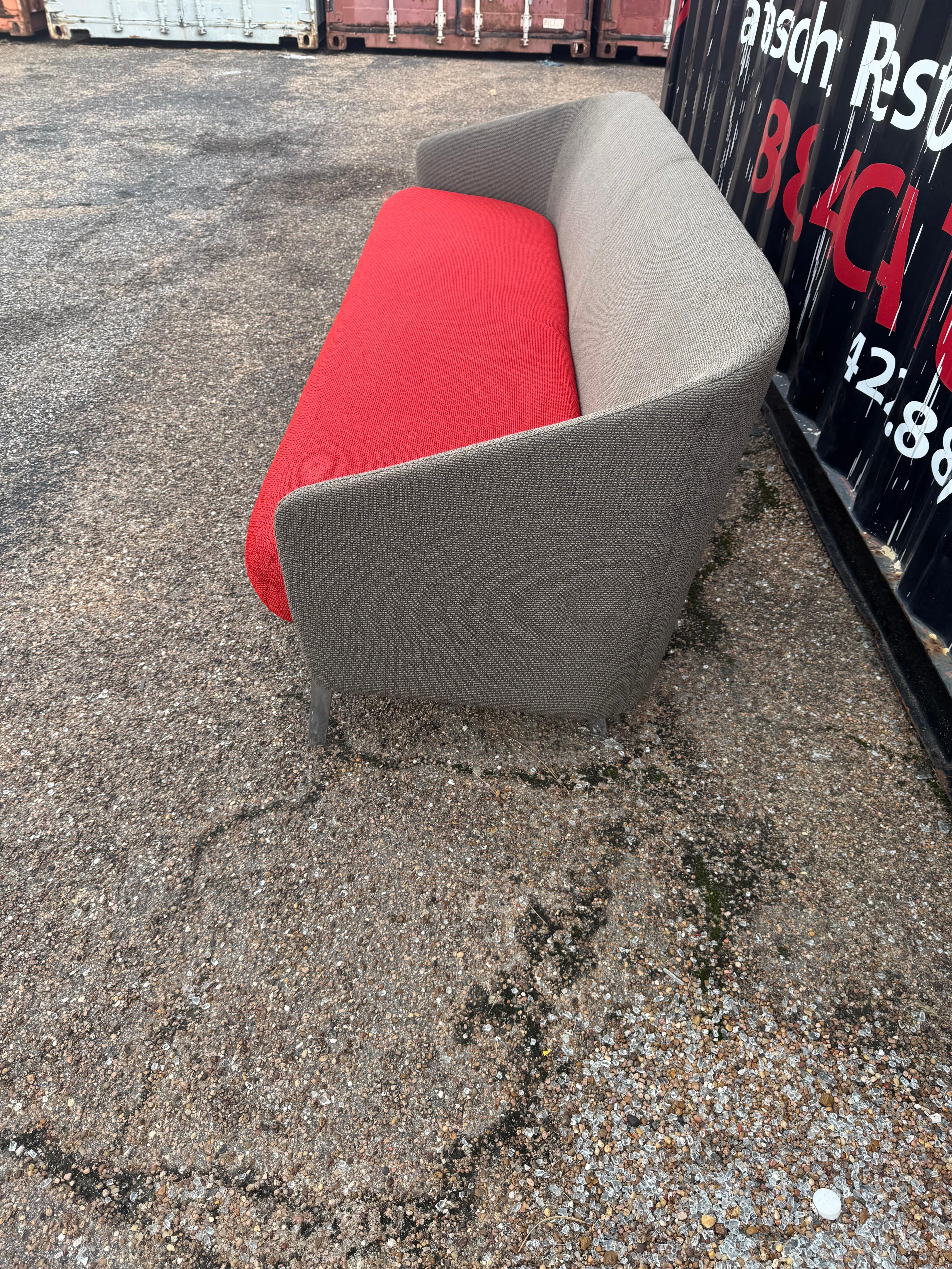 Moderne Teknion by Steelcase Canapé rembourré en vente