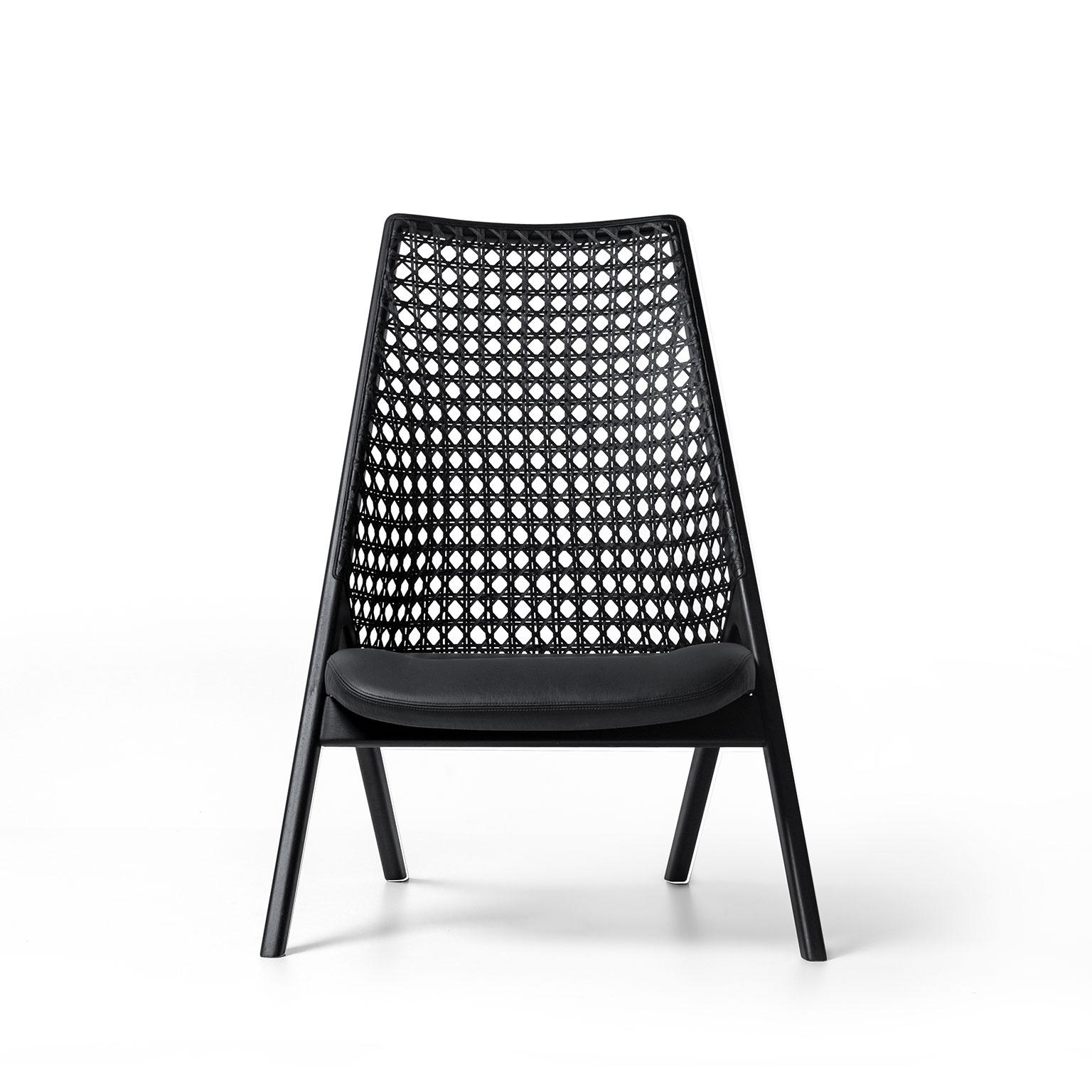 Tela lounge chair is a fusion of contemporary design and traditional Brazilian materials. The backrest weave is inspired by the classic cane woven pattern of the midcentury furniture. It was recreated in a larger scale and made with cotton thread