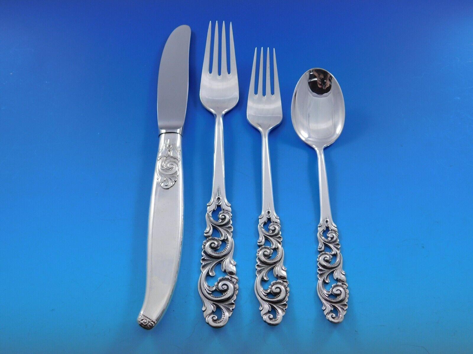 Raro set di posate norvegesi in argento 830 di Tele by Mylius Brodrene, 55 pezzi. Questo set è caratterizzato da manici forati e comprende:

8 coltelli da cena, 3 - 8 5/8