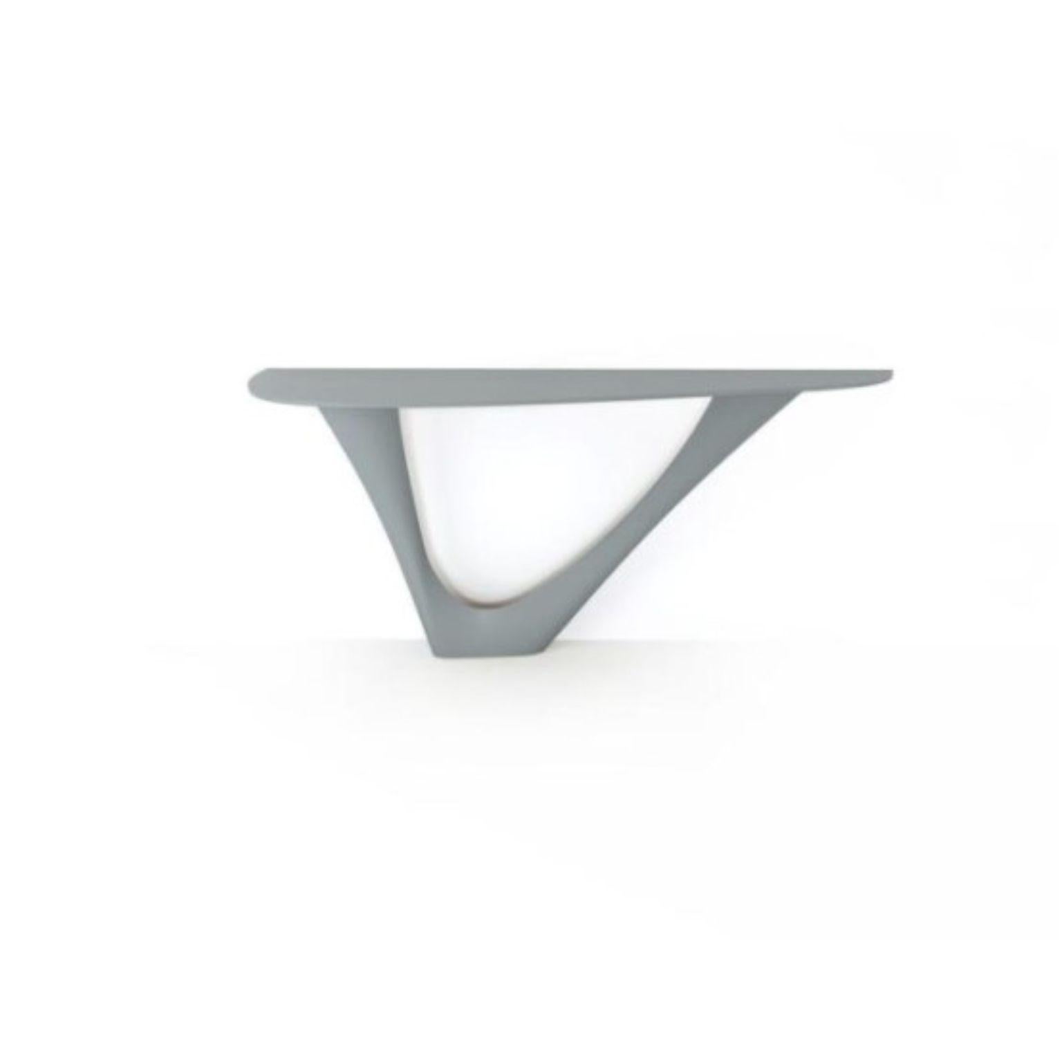 Base in acciaio Tele grey g-console con piano in acciaio Mono by Zieta
Dimensioni: P 43 x L 159 x H 75 cm 
Materiale: Acciaio al carbonio. 
Disponibile anche in diversi colori e dimensioni.

G-Console è un altro oggetto bionico della nostra