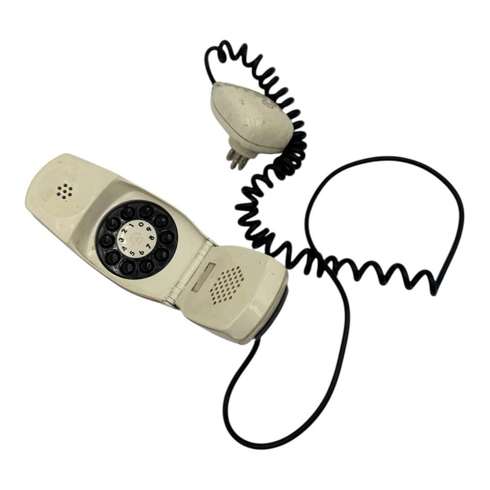 Iconic cricket model telephone designed in 1965, winner of the 1967 compasso d'oro award, was exhibited at MOMA in New York in 1993.

Item is in good conservative condition, present signs of time due to use and age.