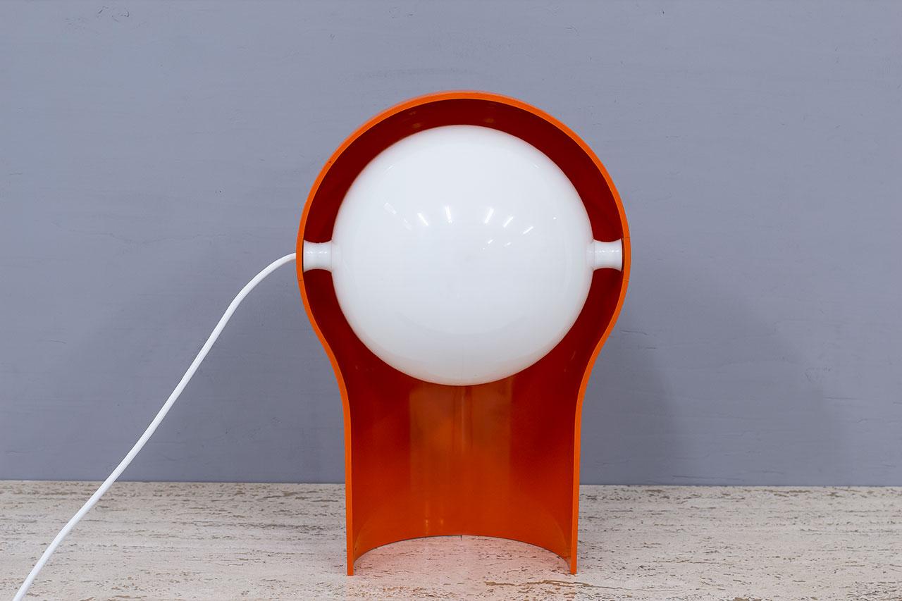 Original table/ desk lamp model  “Telegono” designed  in 1969 by world known designer and architect Vico Magistretti. Manufactured by Artemide in Italy.  Made from acrylic and methacrylate.

Beautiful iconic Italian design in orange methacrylate and