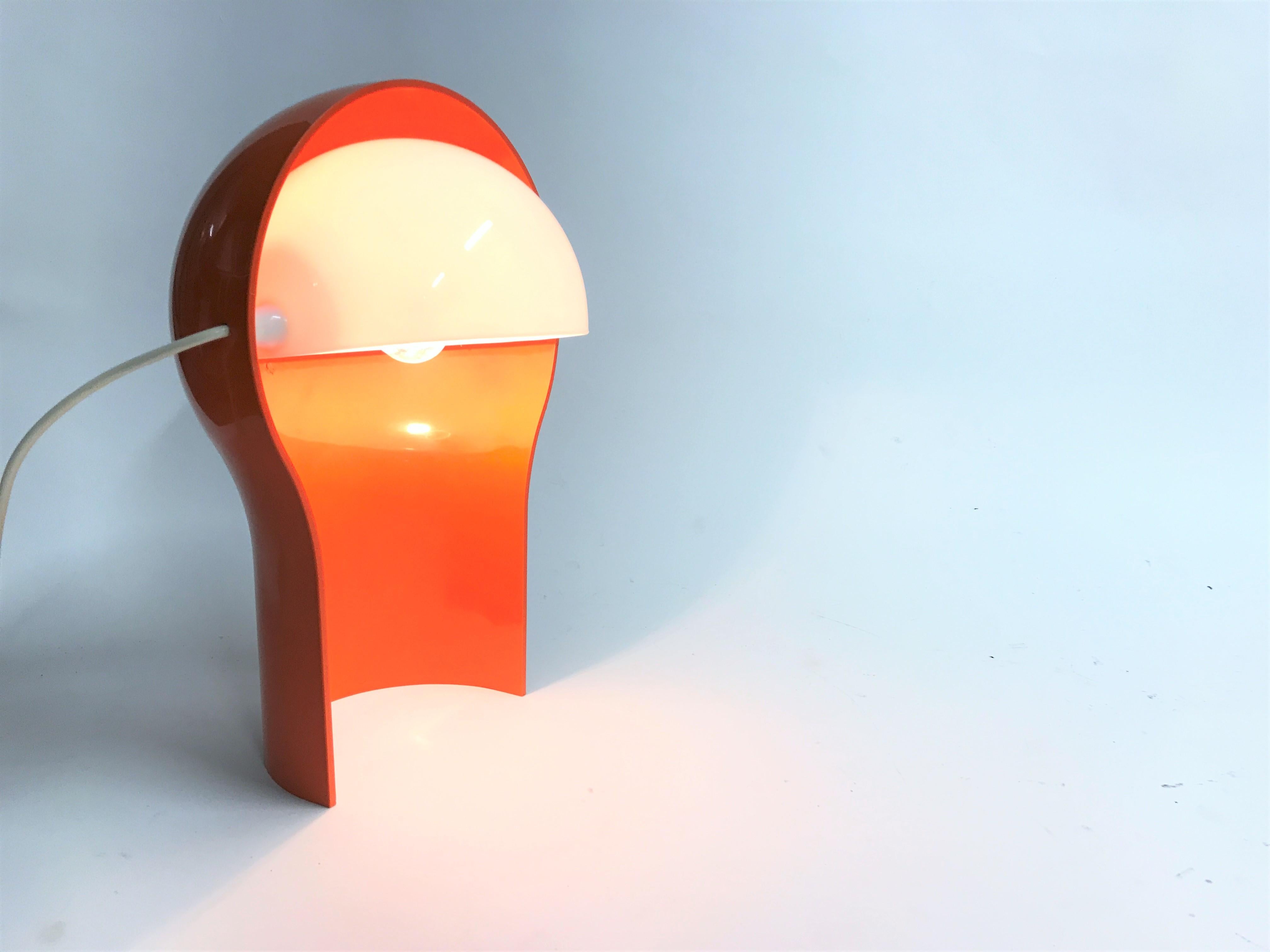 This model Telegono table lamp was designed by Vico Magistretti and produced by Artemide in 1968, Italy.

It is made from orange and white plastic.

The shade is adjustable, which makes the design really stand out.

Tested and ready to use