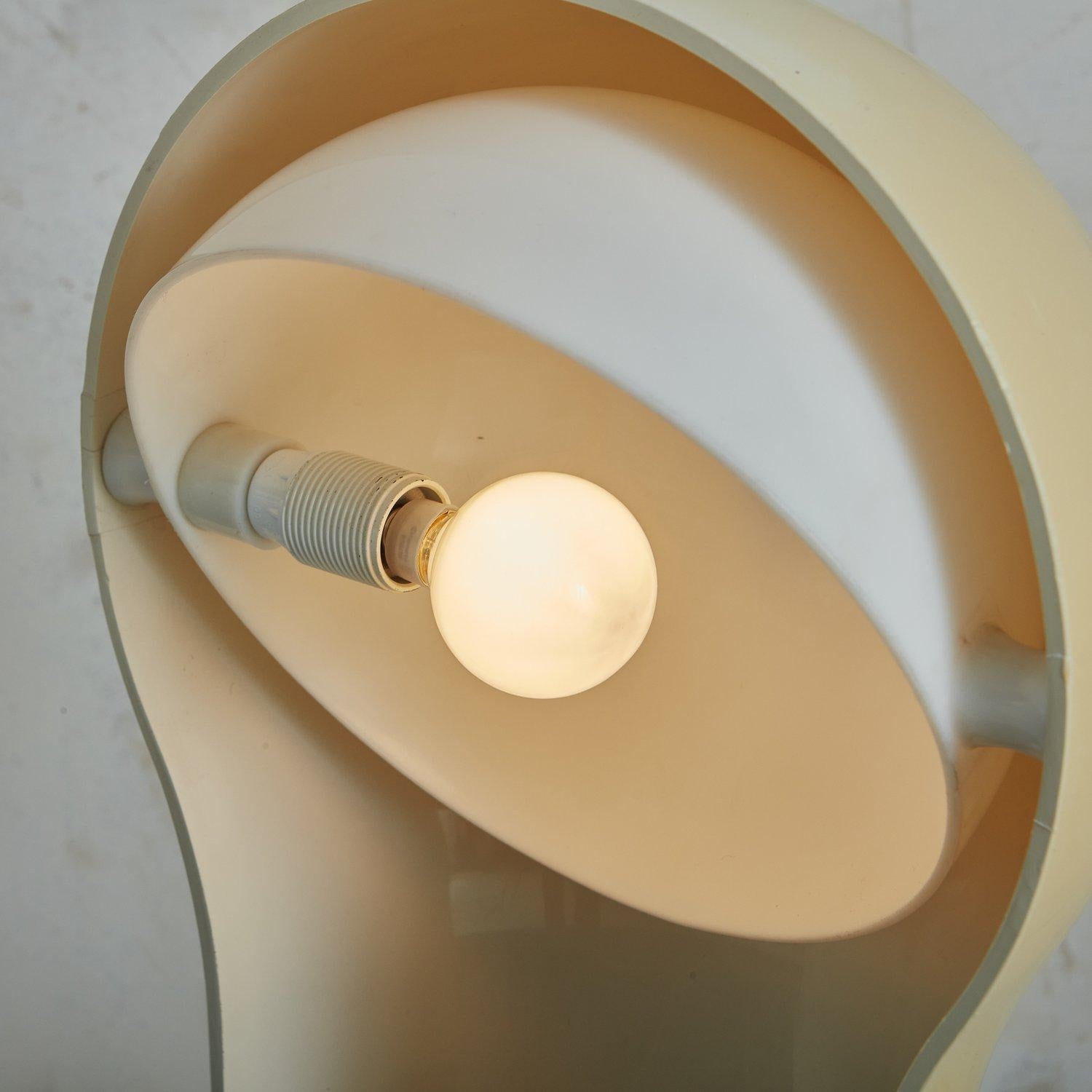 Italian Telegono Table Lamp By Vico Magistretti for Artemide For Sale