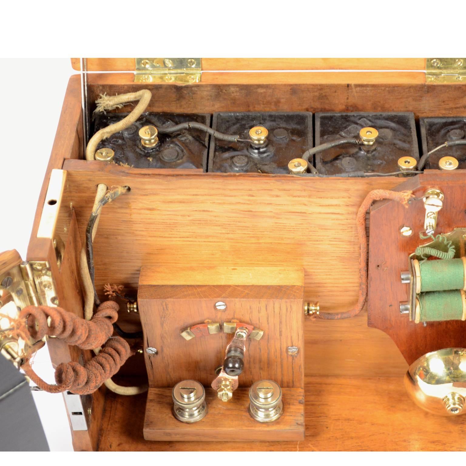 French Telegraph power supply in its Oakwood Box of the Second Half of the 19th Century