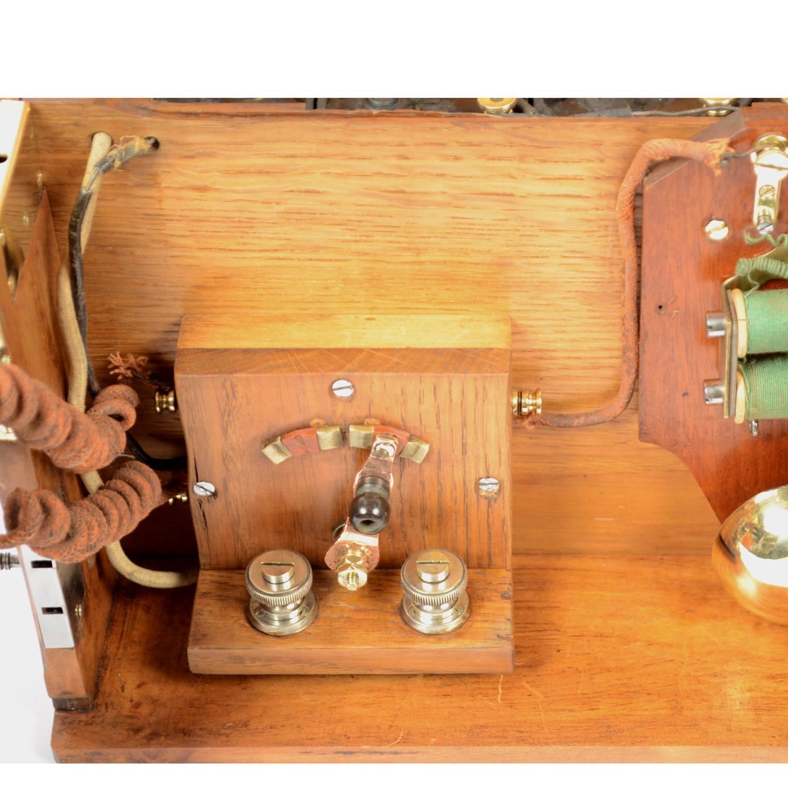 Telegraph power supply in its Oakwood Box of the Second Half of the 19th Century 2