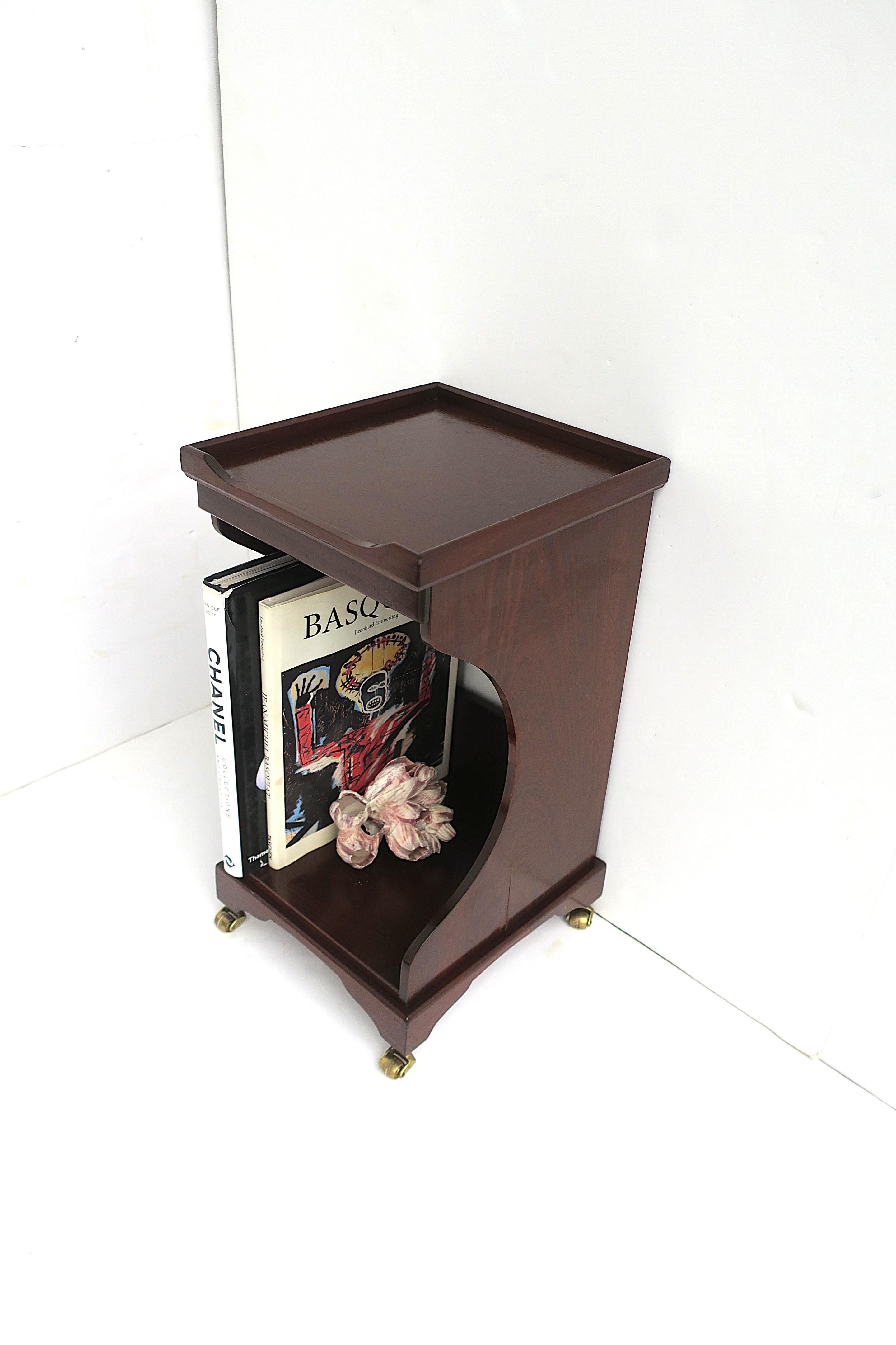Mesa Telefónica Caoba Madera Cuero siglo XX en venta