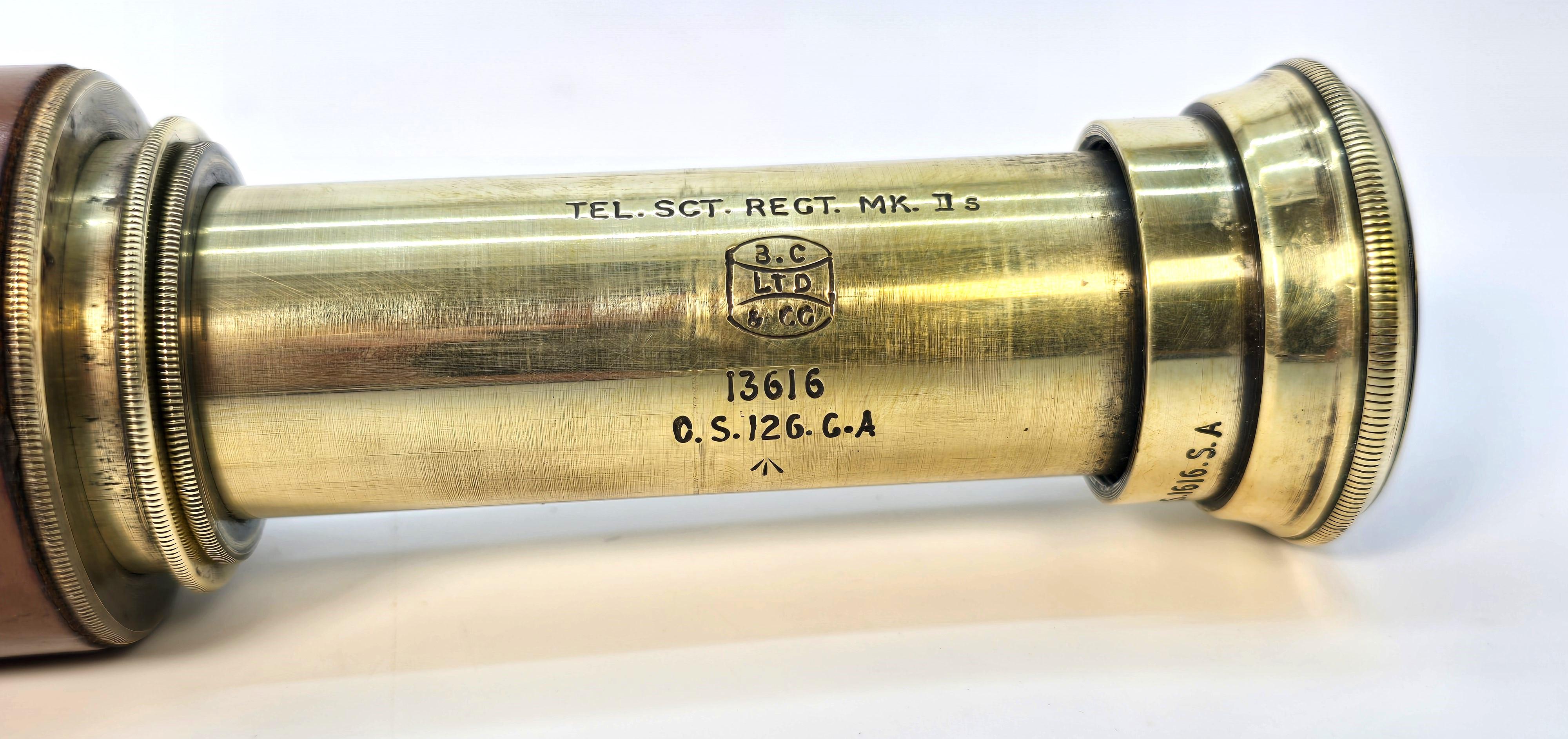 Télescope avec étui en cuir d'origine datant de la Seconde Guerre mondiale, anglais vers 1940 en vente 5