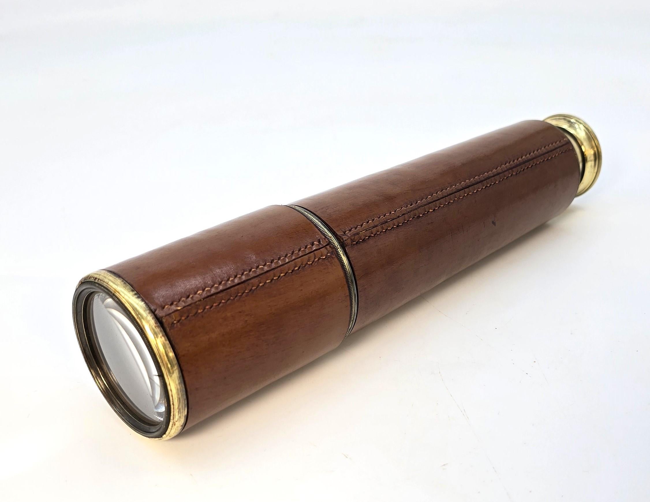 Télescope avec étui en cuir d'origine datant de la Seconde Guerre mondiale, anglais vers 1940 Bon état - En vente à Central England, GB