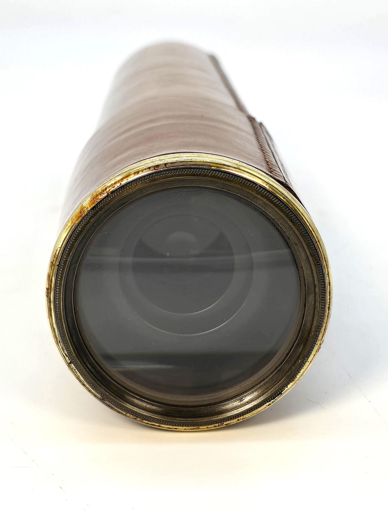 Laiton Télescope avec étui en cuir d'origine datant de la Seconde Guerre mondiale, anglais vers 1940 en vente