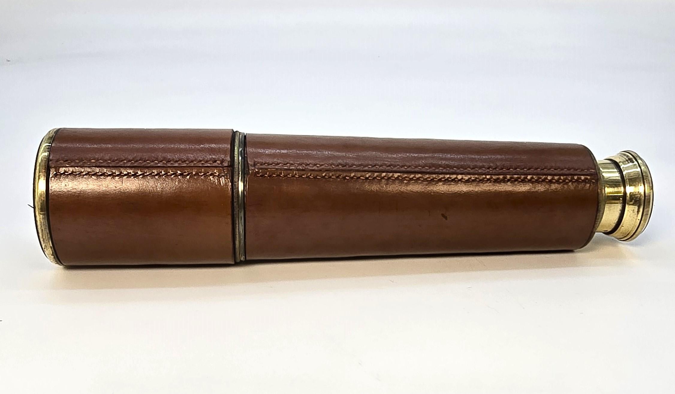 Télescope avec étui en cuir d'origine datant de la Seconde Guerre mondiale, anglais vers 1940 en vente 1