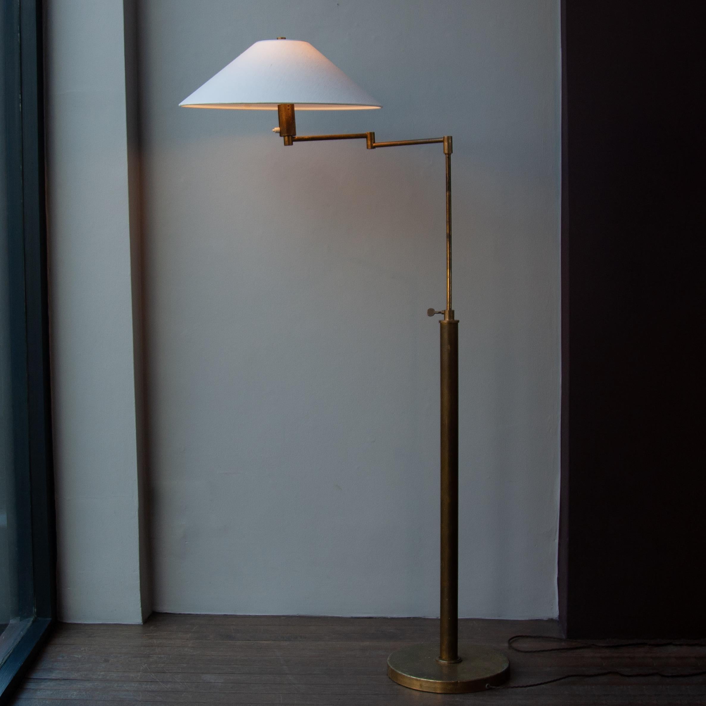 This is a lovely example of an antique library floor lamp. Able to extend vertically and horizontally, this would have originally been used over a large table.
The brass patination of the thick base stem is even, and changes slightly for delicate