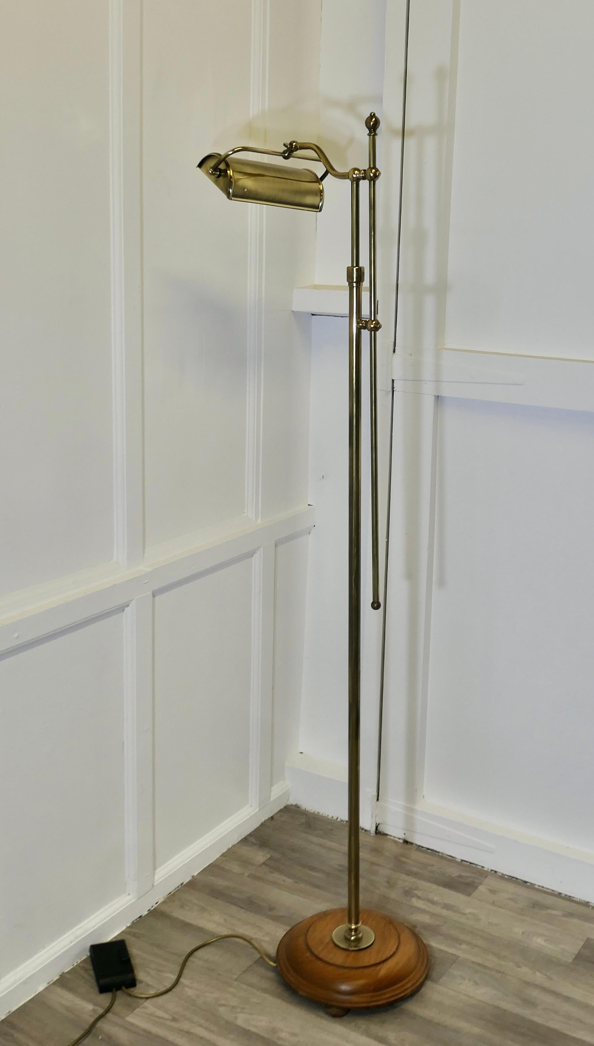 Late 20th Century Telescopic Brass Floor Standing Lamp Swivel Angle Reading Lamp For Sale